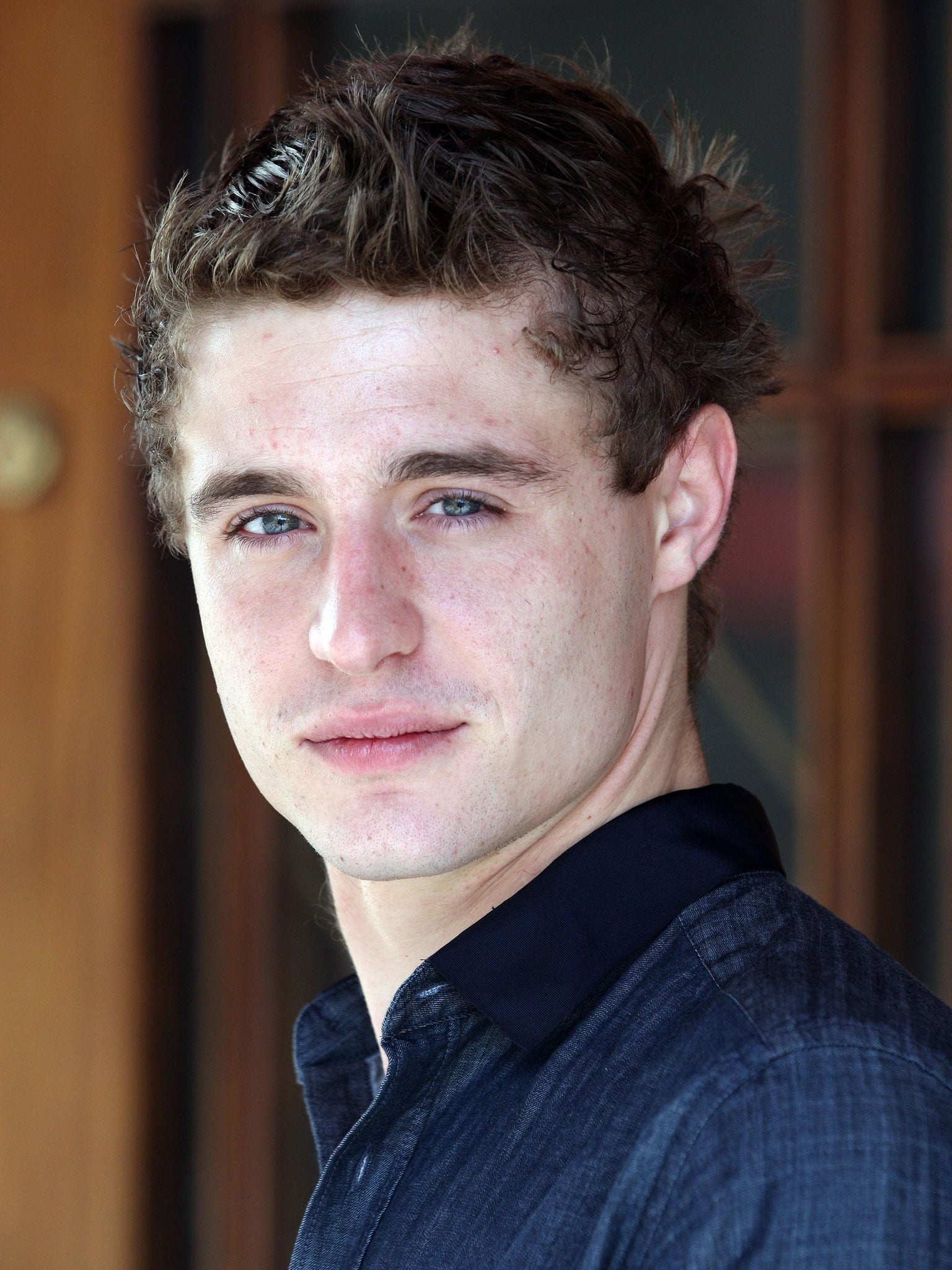 Max Irons, Working with father, Independent, 1540x2050 HD Handy