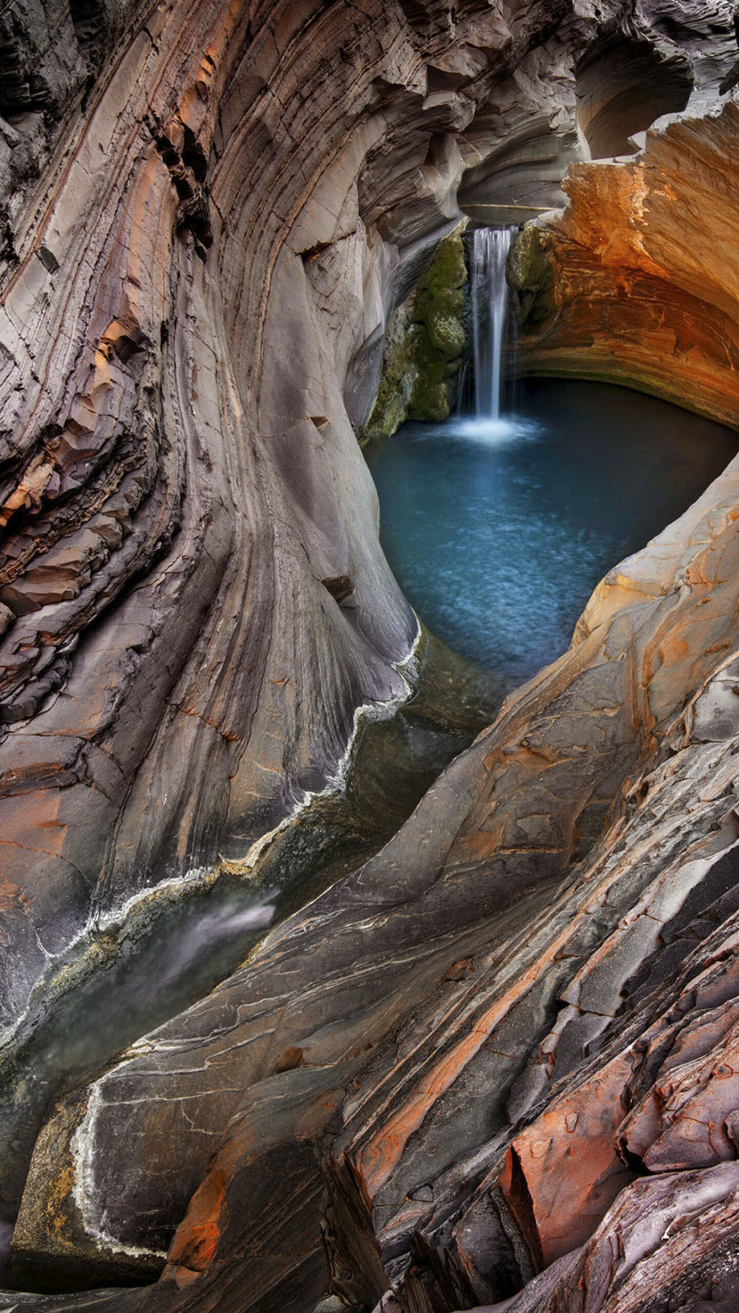 Australia: Karijini National Park, A vast wilderness area in the Hamersley Range, Hamersley Gorge. 1440x2560 HD Background.