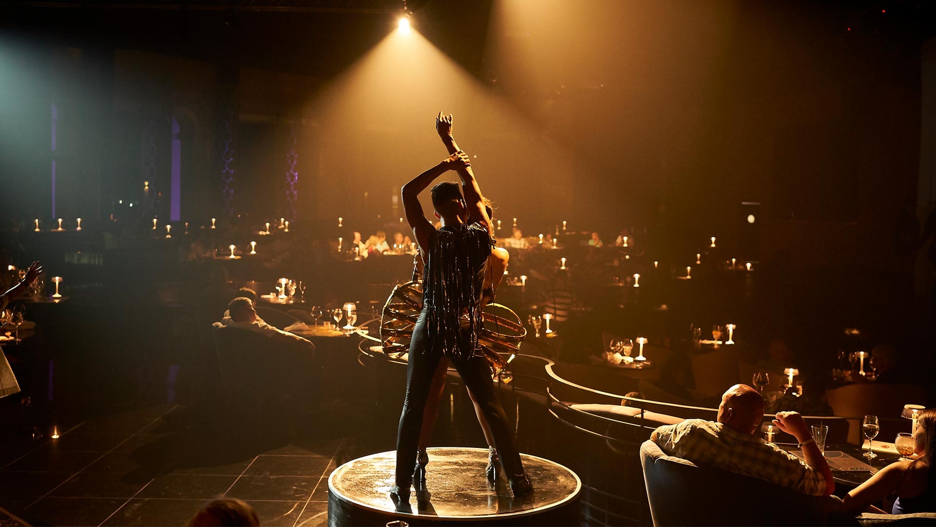 Cabaret: Floor show or comedy acts that are performed live in restaurants or nightclubs. 1920x1080 Full HD Wallpaper.