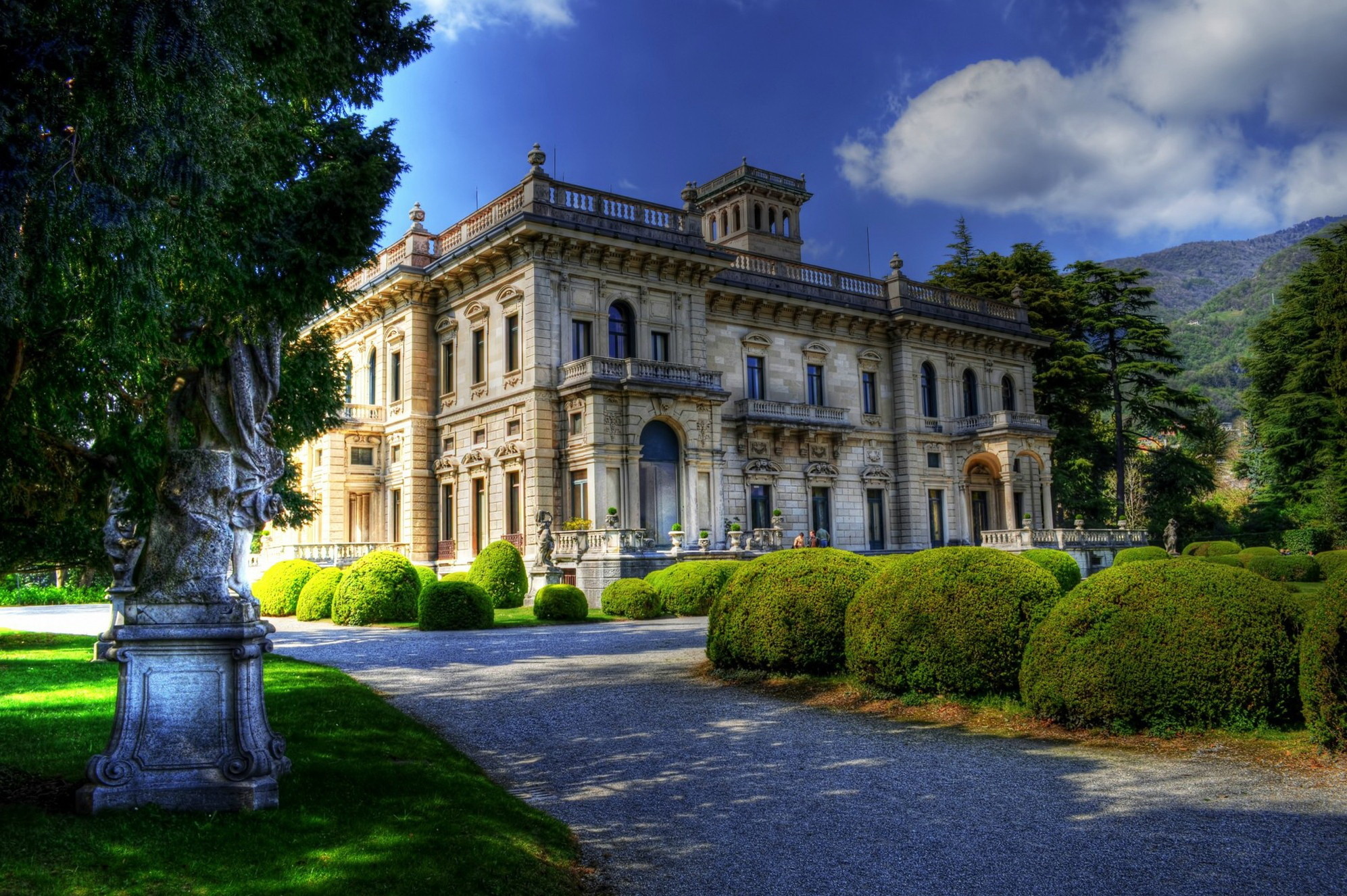 Mansion: An old palace, Yard statues, Historic residence, Backyard garden. 2000x1330 HD Background.