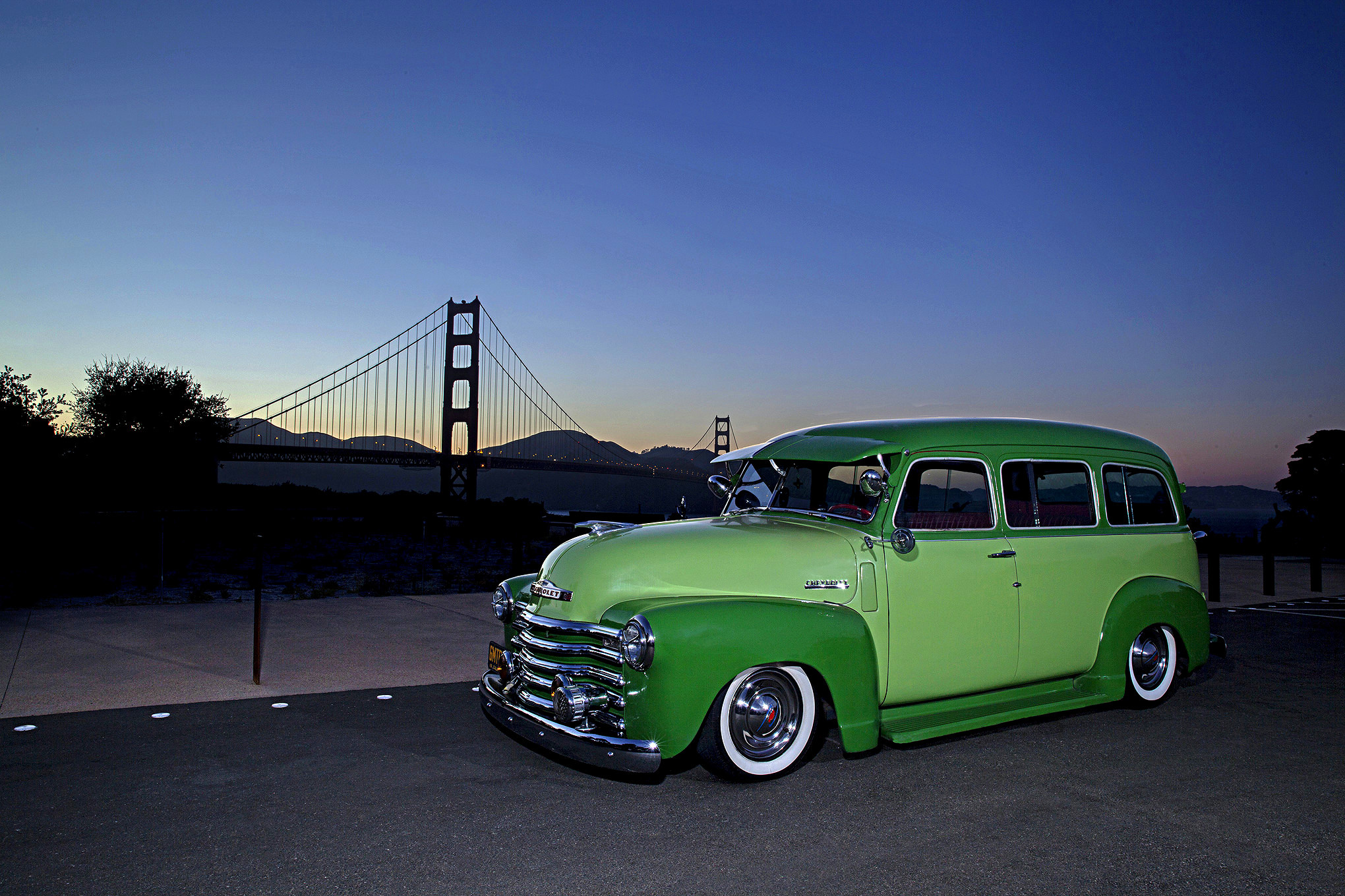 Chevrolet Suburban, SUV model, High-definition wallpapers, Car enthusiasts, 2040x1360 HD Desktop