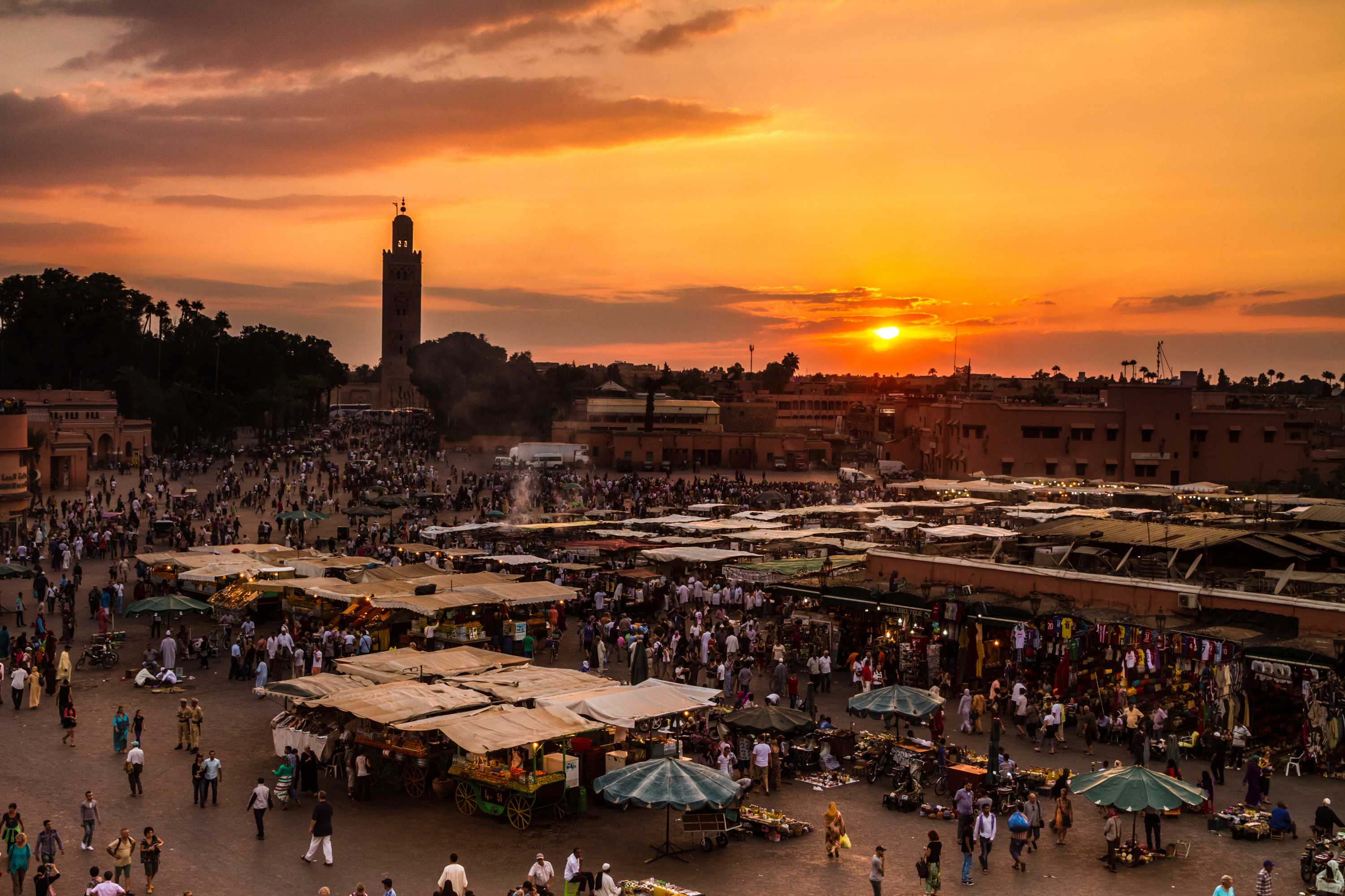 Jamaa el Fna, Bustling market square, Marokko's charm, Vibrant Moroccan culture, 3000x2000 HD Desktop