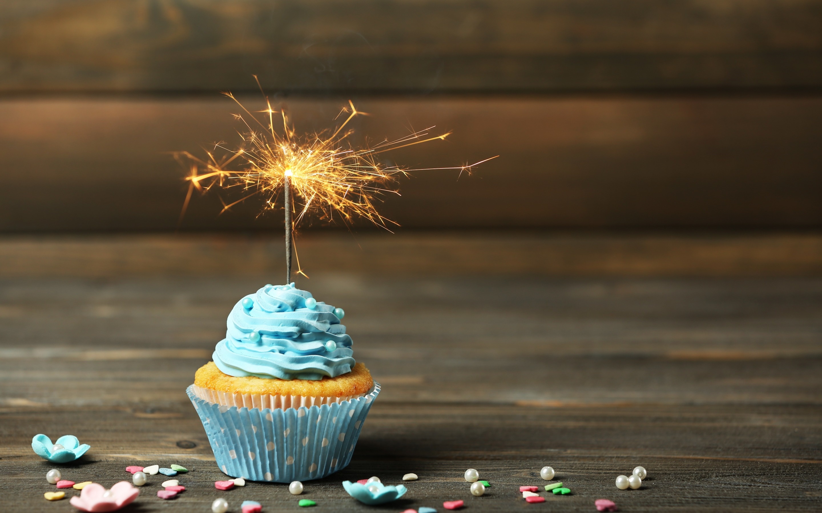 Delicious cupcakes, Sweet pastries, Birthday treats, Blue cream, 2880x1800 HD Desktop