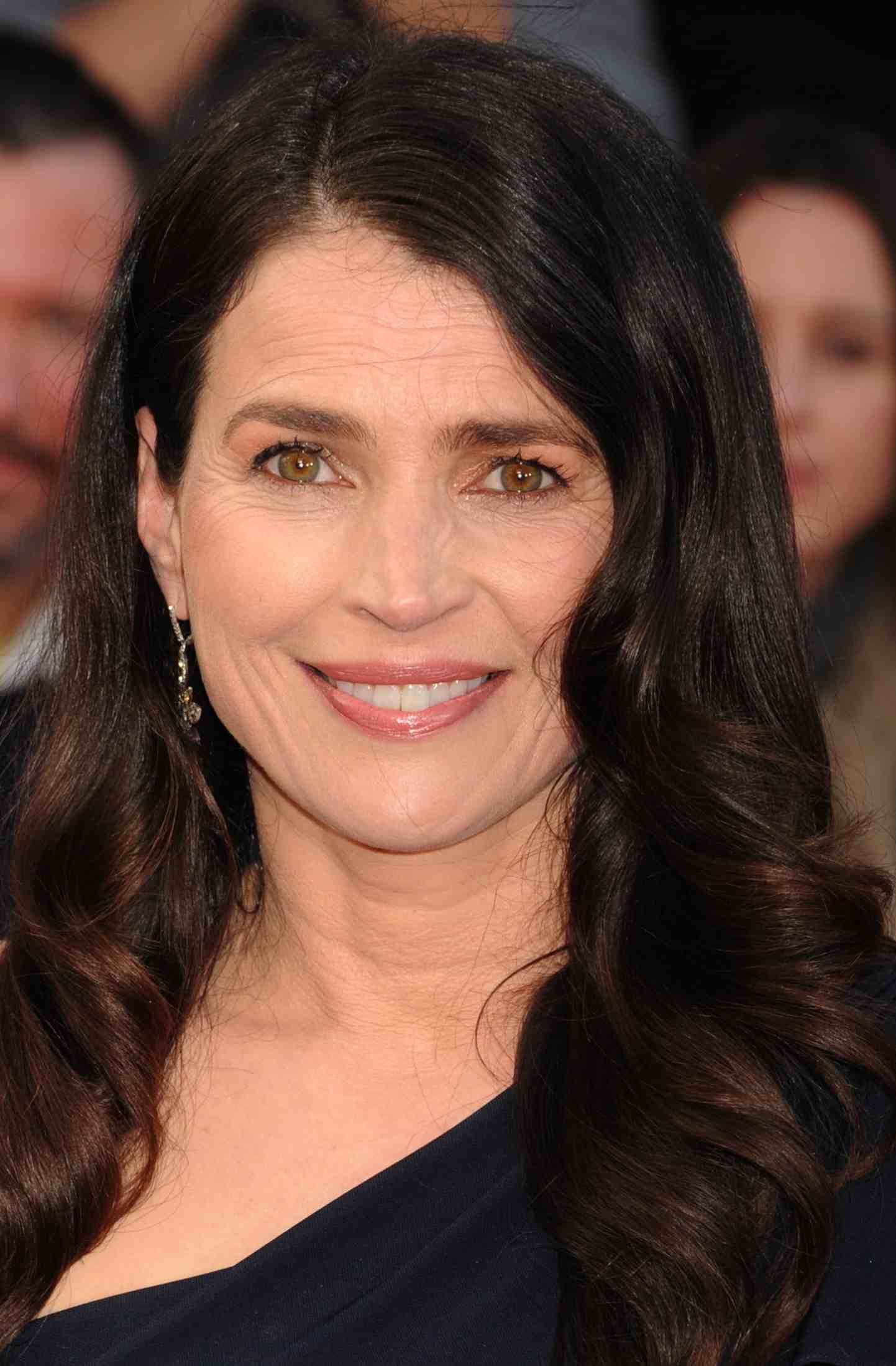 Julia Ormond, Lifetime pilot, Witches of East End, Ageless goddess, 1450x2200 HD Phone