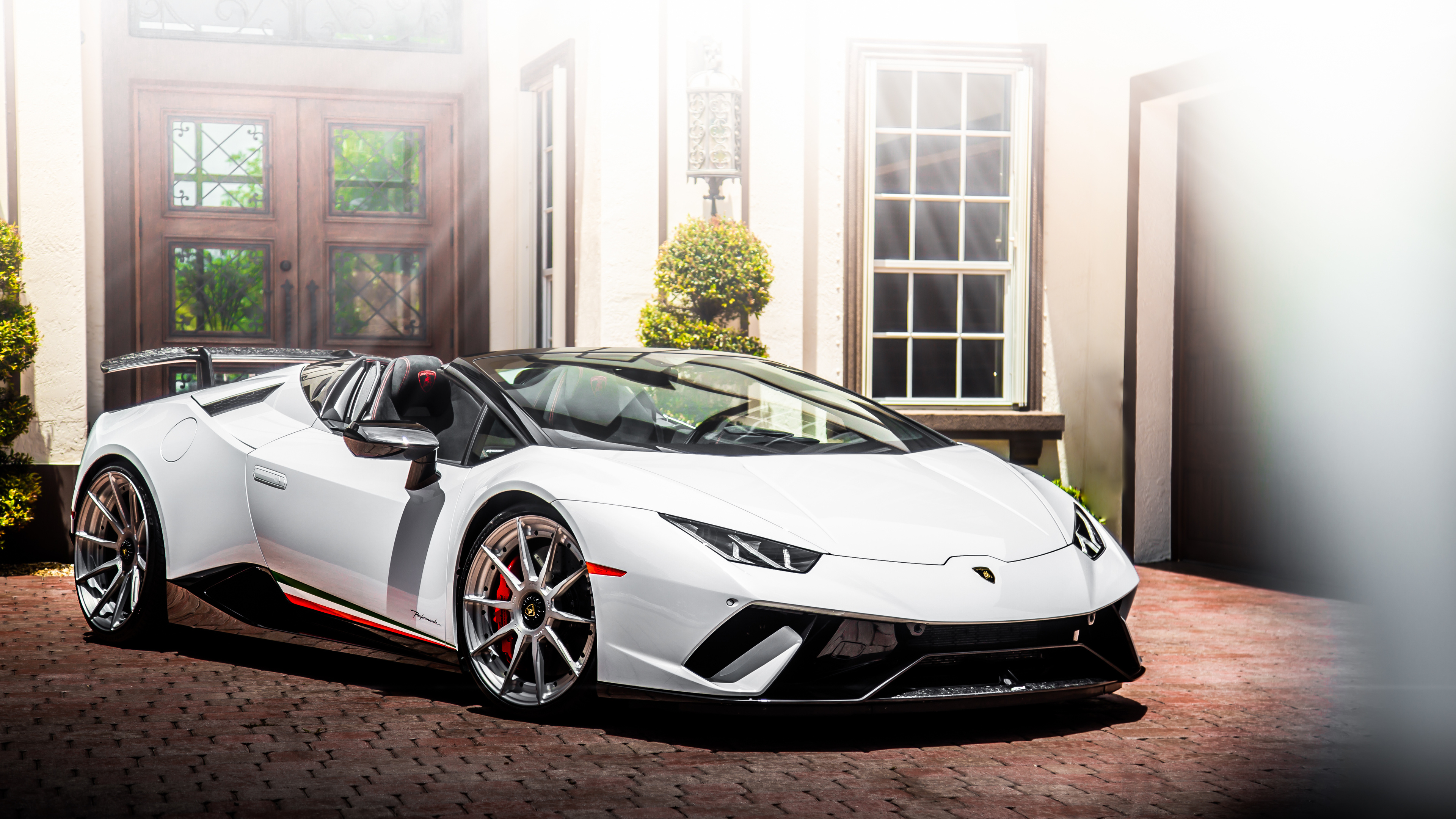 Lamborghini Huracan, Spyder perfection, Heads turning, Unforgettable style, 3840x2160 4K Desktop