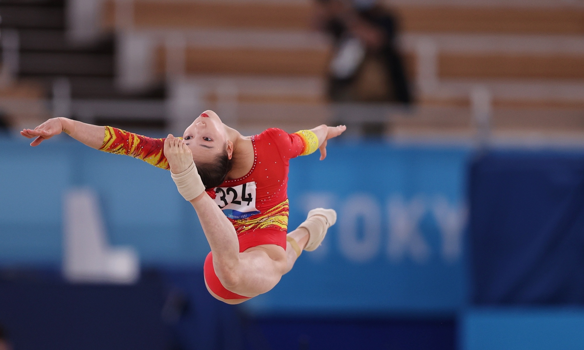Floor (Gymnastics): China women's national artistic gymnastics team, Tokyo 2020 Summer Olympics. 2000x1200 HD Background.