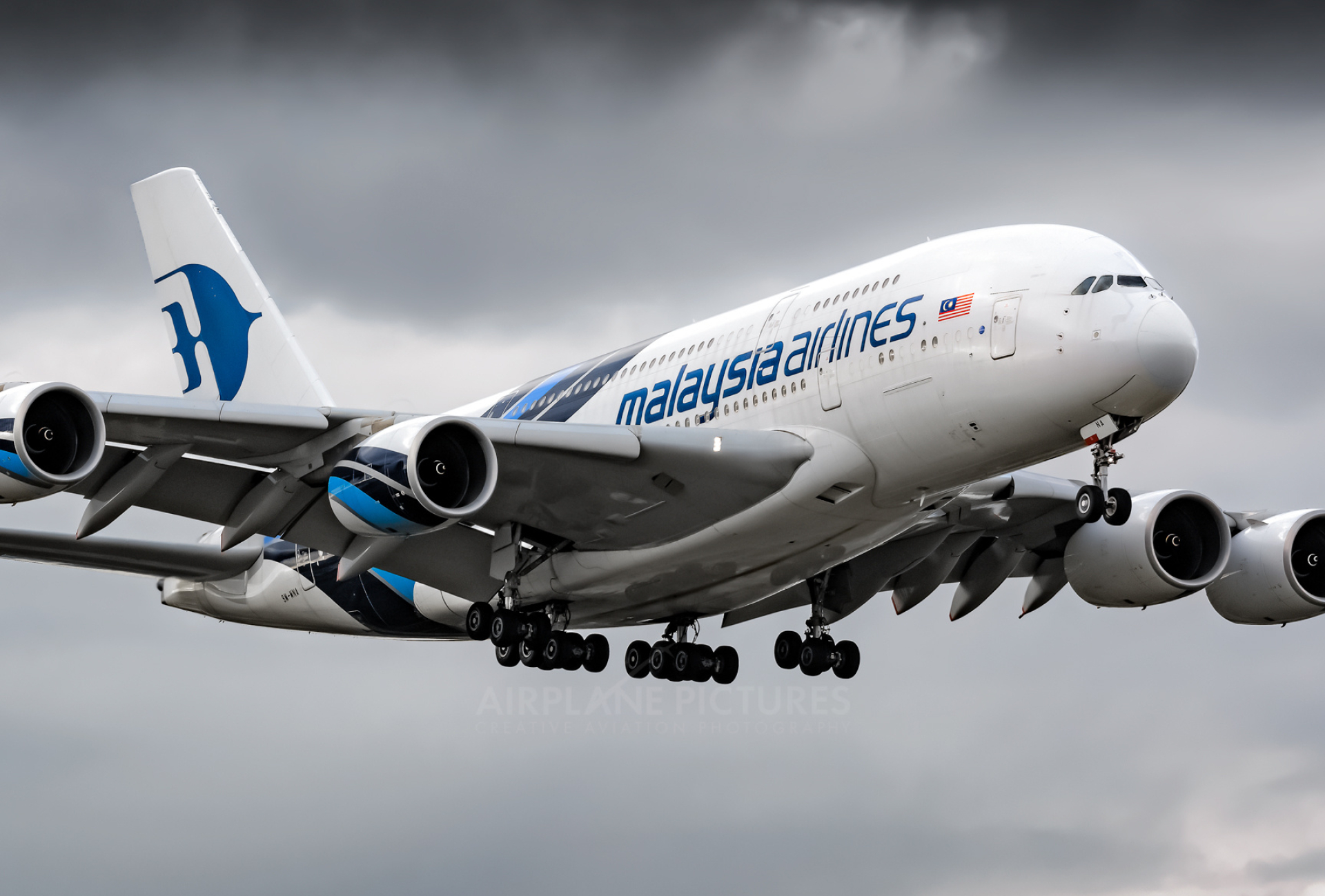 Airbus A380, Malaysia Airlines, London Heathrow, Airplane pictures, 1920x1300 HD Desktop