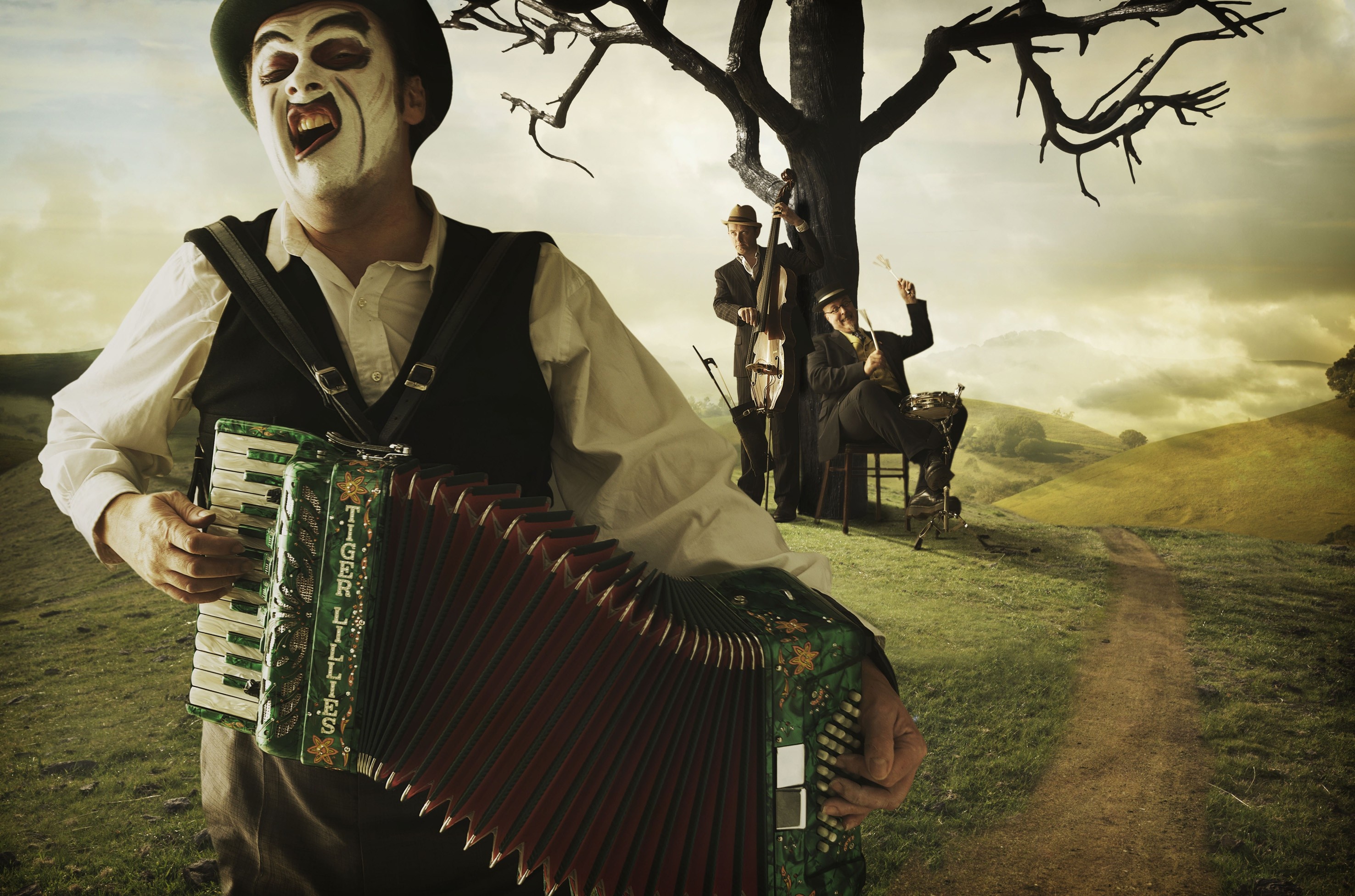 Accordion: The Tiger Lillies, A cult British musical trio, 1989, Martyn Jacques, Brechtian Cabaret, Folk instrument. 2960x1960 HD Background.