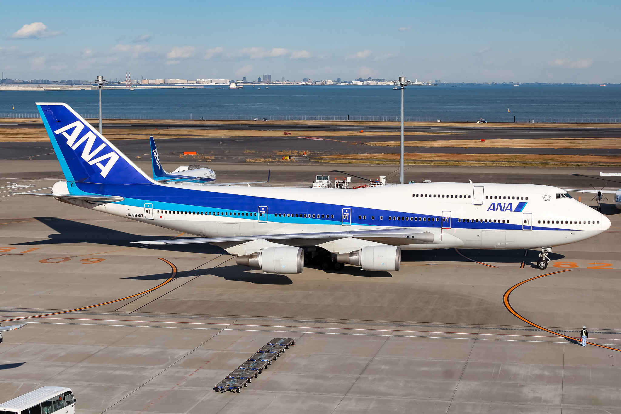 Aircraft: Boeing 747, The that vehicle with engine that can fly. 2050x1370 HD Wallpaper.