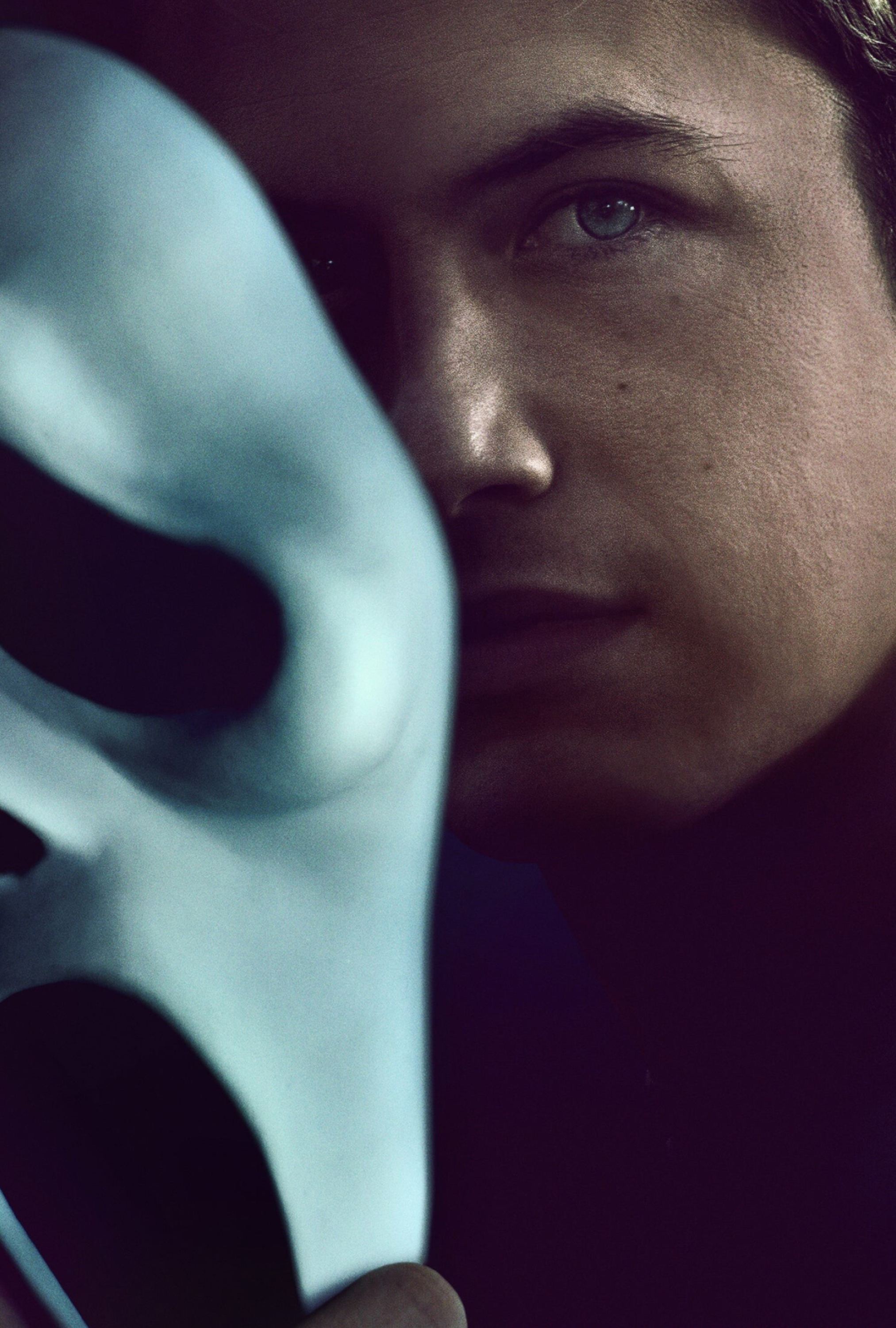 Scream (2022): Dylan Minnette as Wes Hicks, Judy's teenage son. 2030x3000 HD Wallpaper.