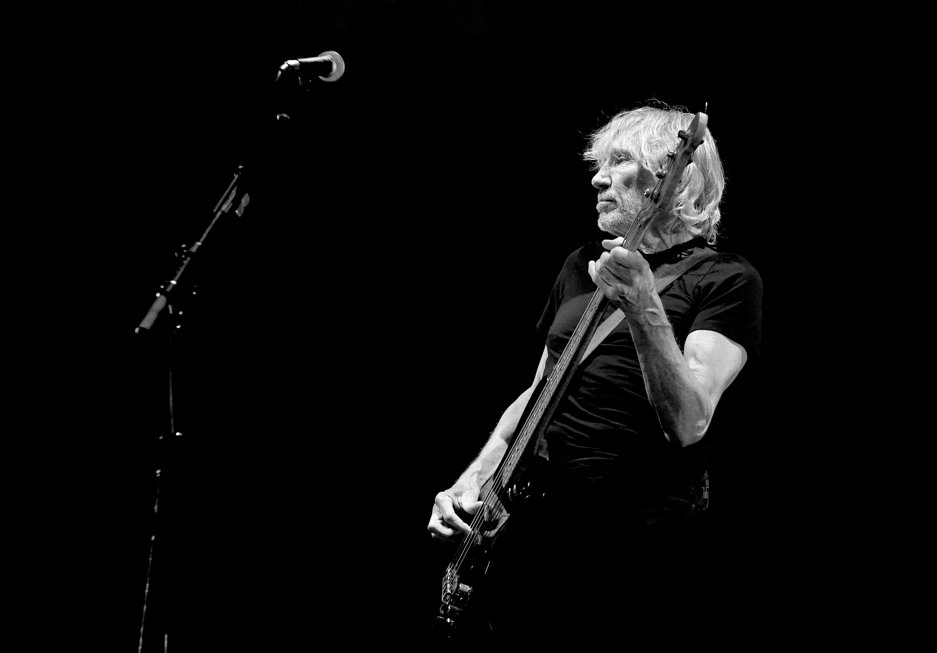 Roger Waters plays remote version of 'Mother' by Pink Floyd - The Arrow 3000x2100