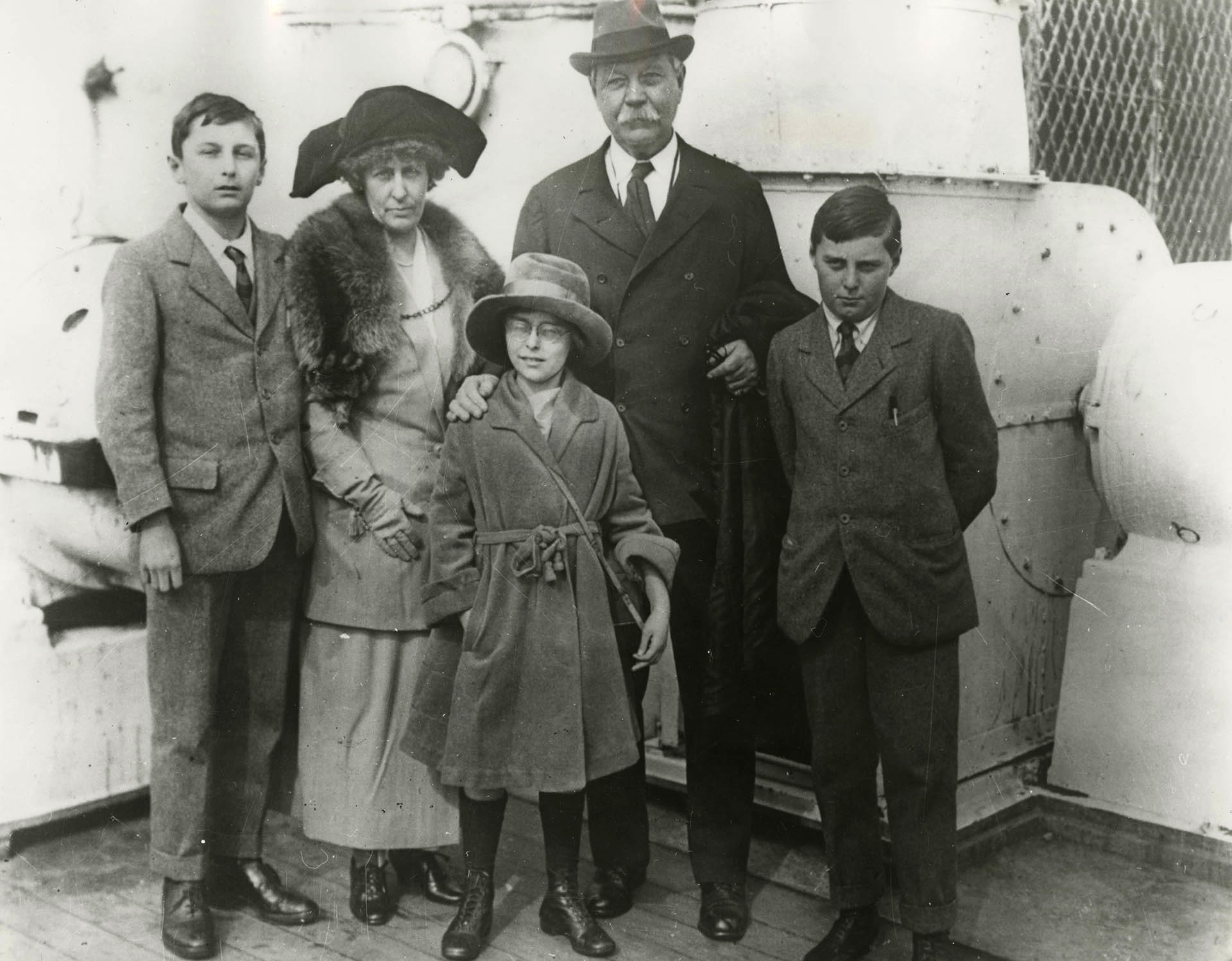 Arthur Conan Doyle, world-renowned author, The Arthur Conan Doyle Encyclopedia, 1920x1500 HD Desktop