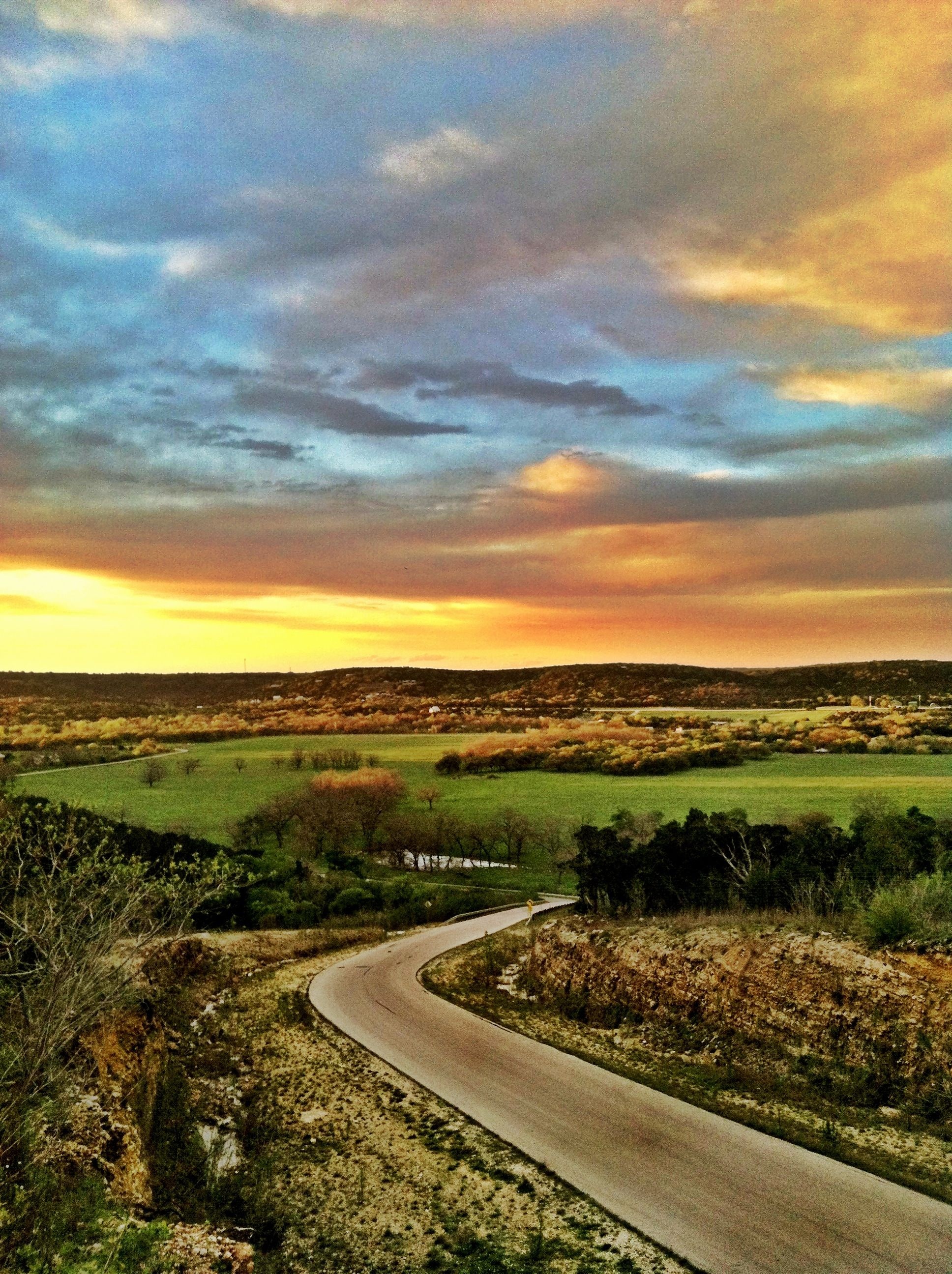 Wunderschöner Sonnenuntergang im texanischen Hill Country, 1940x2600 HD Handy
