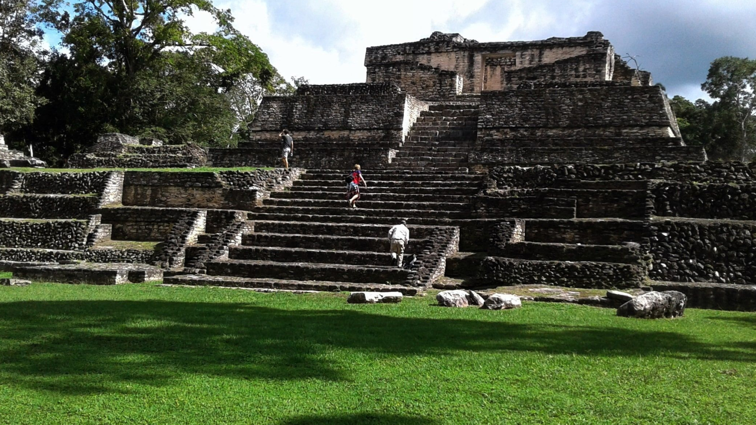 Atemberaubende Maya-Ruinen in Belize, 2560x1440 HD Desktop
