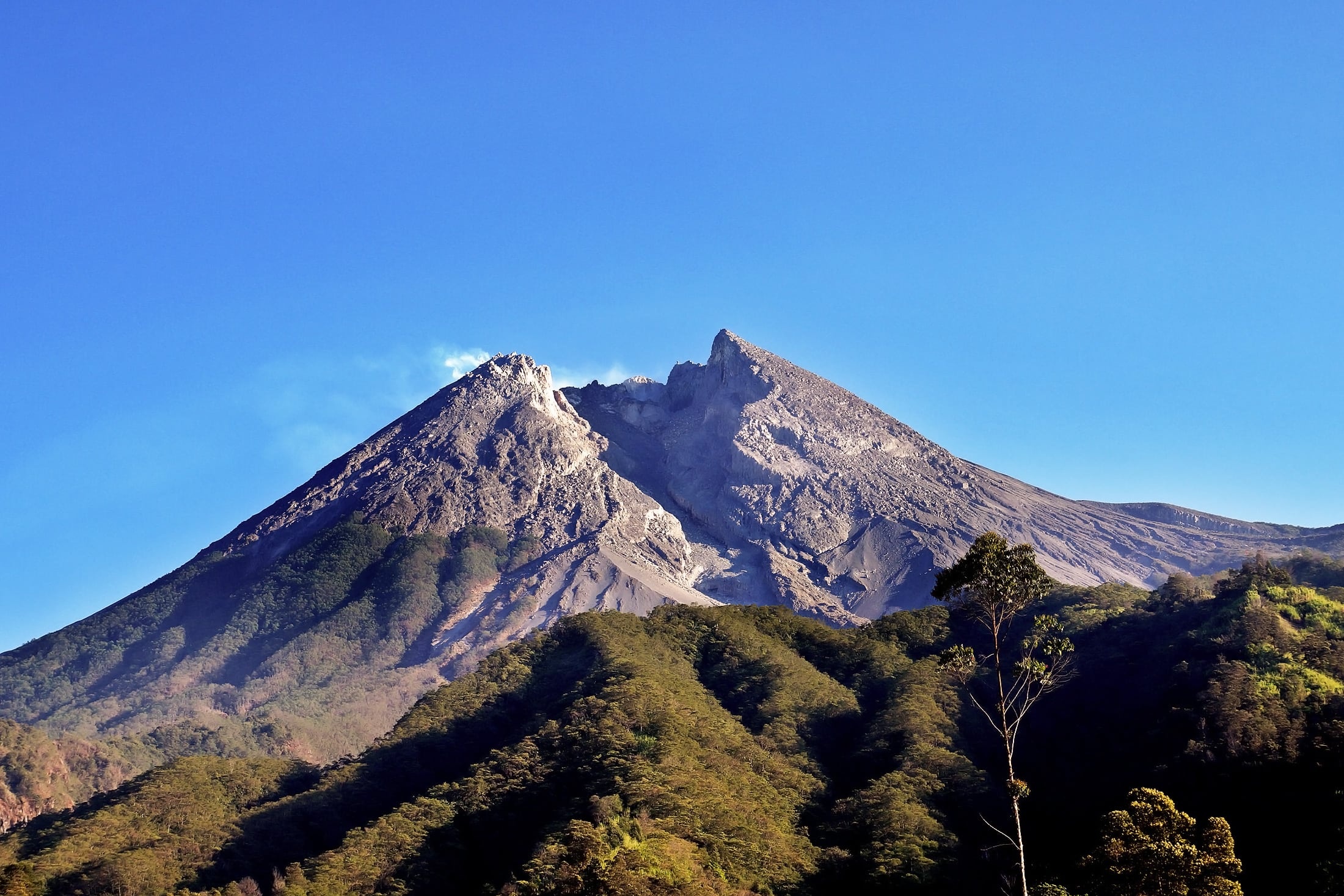Merapi Volcano travel, Near Yogyakarta Indonesia, 2200x1470 HD Desktop