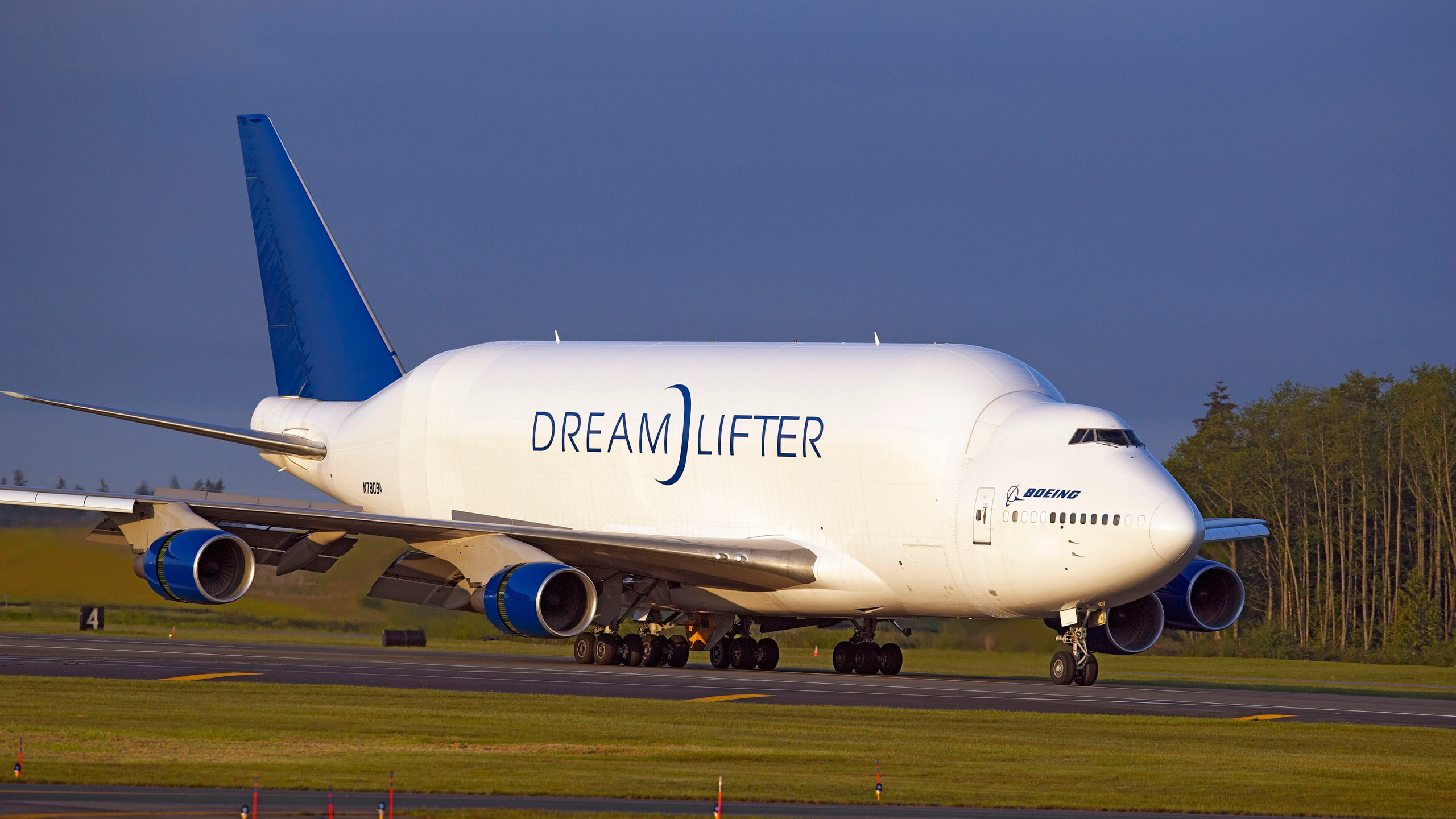 Boeing Dreamlifter, Heavy cargo transport, Freight transportation, Aerial logistics, 2560x1440 HD Desktop