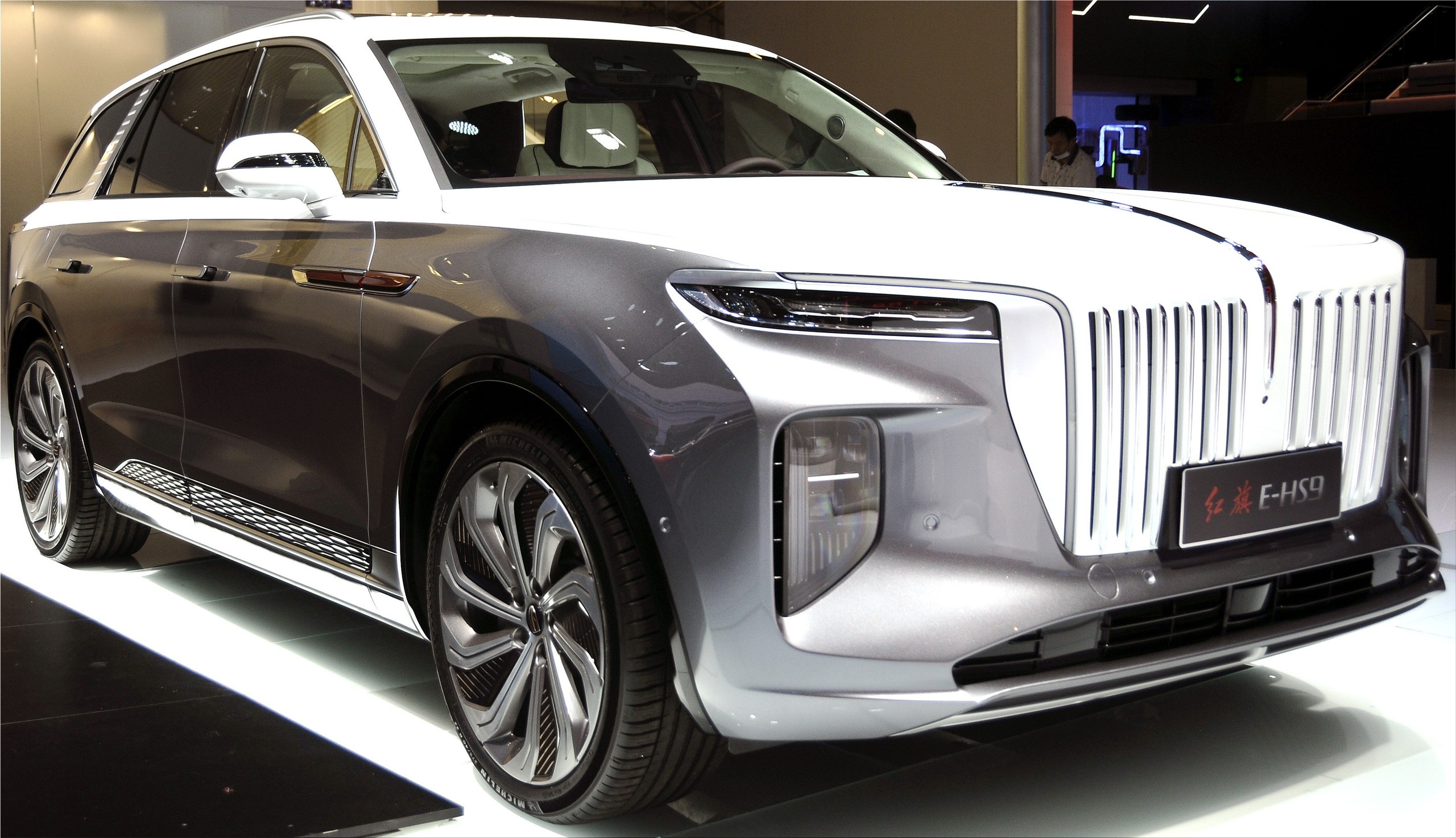 Hongqi electric SUV, Cutting-edge technology, Electrifying performance, Sustainable mobility, 2560x1480 HD Desktop