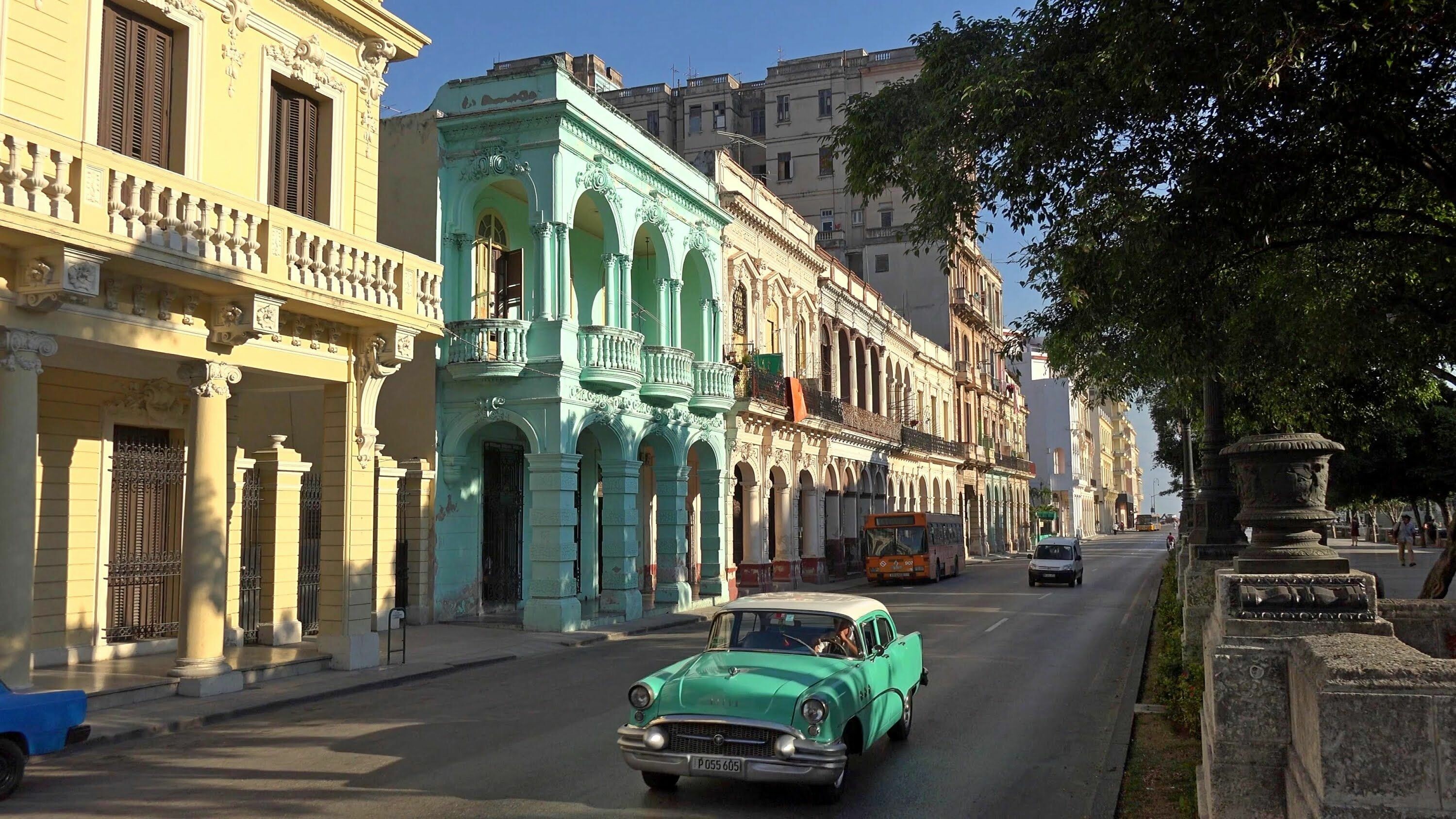 Cuba: Havana, the country's main port and commercial center. 3000x1690 HD Background.