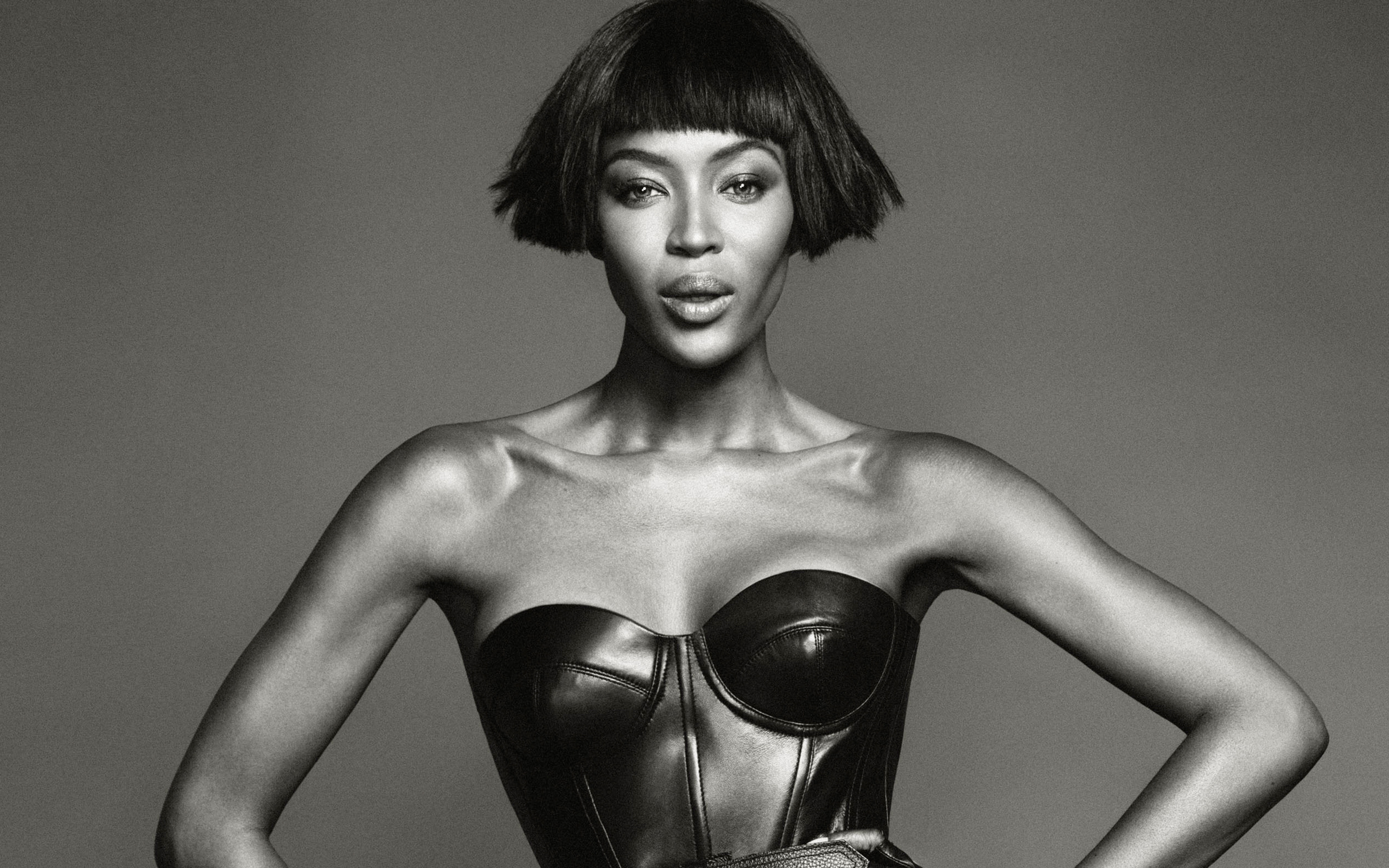 Naomi Campbell, Portrait, British supermodel, Leather dress, 2560x1600 HD Desktop