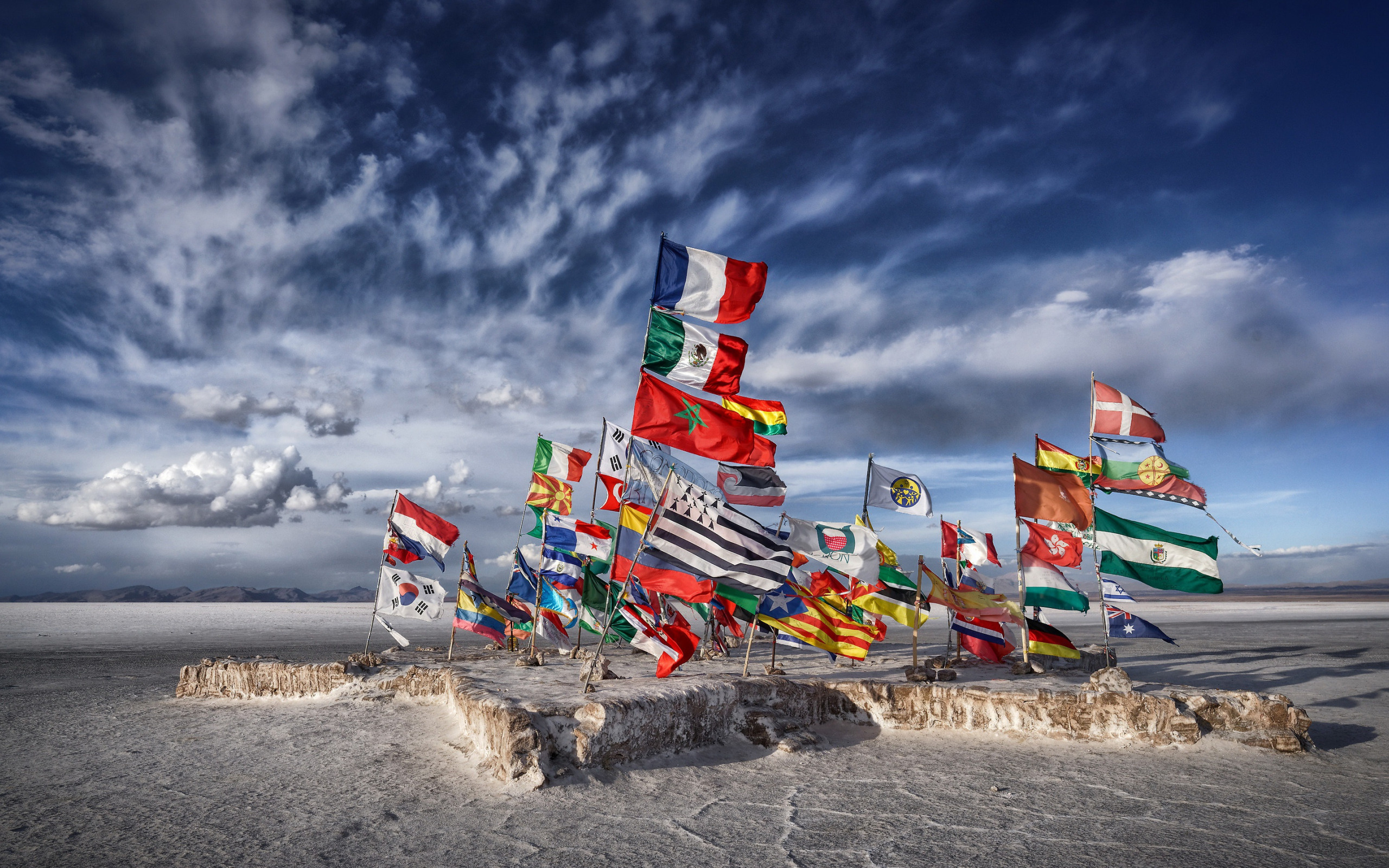 Lake Salar De Uyuni, Salt flags, Bolivia, Wallpaper, 2560x1600 HD Desktop