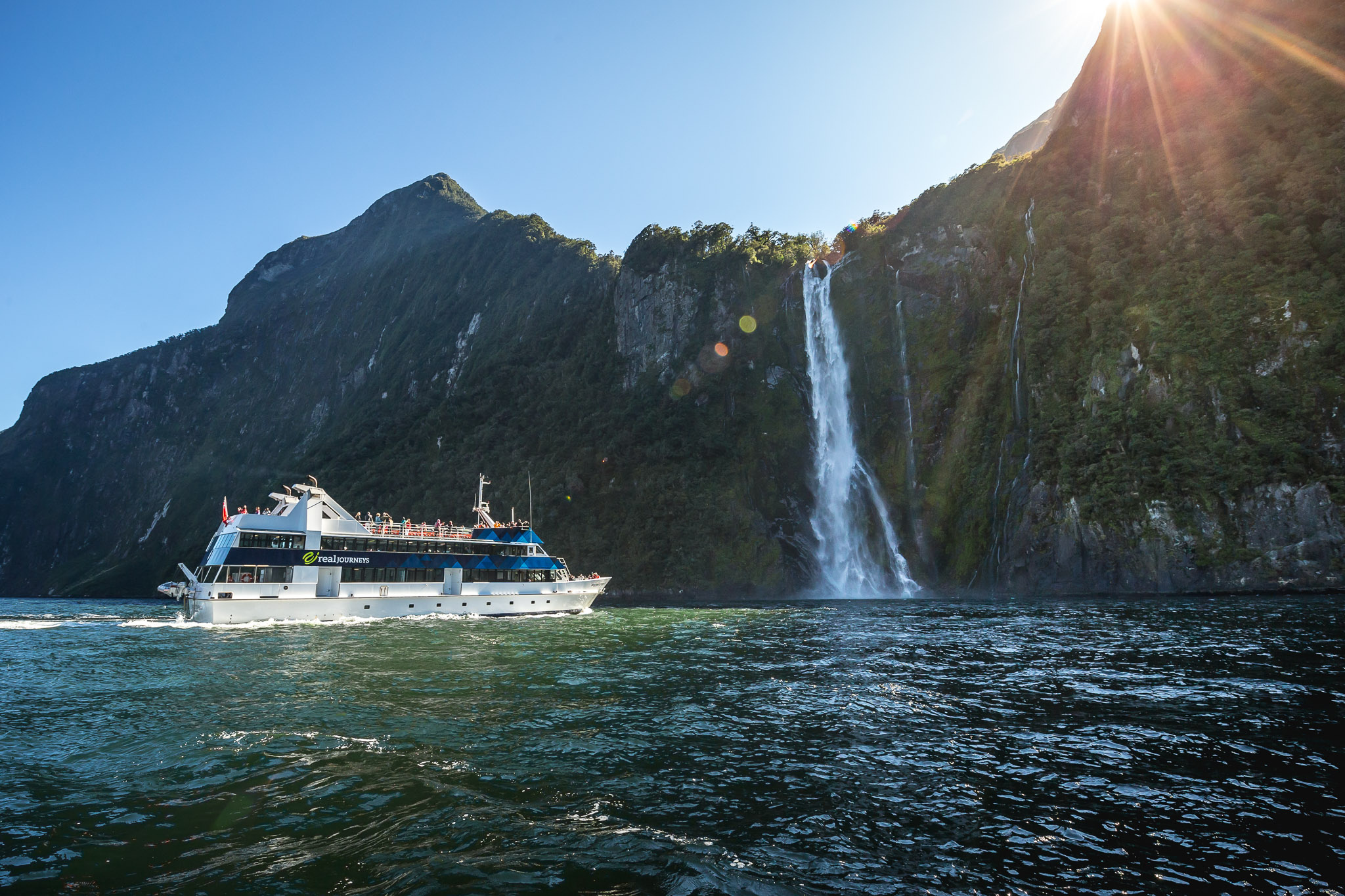 Milford Sound, Overnight cruise, Single day cruise, RealNZ, 2050x1370 HD Desktop