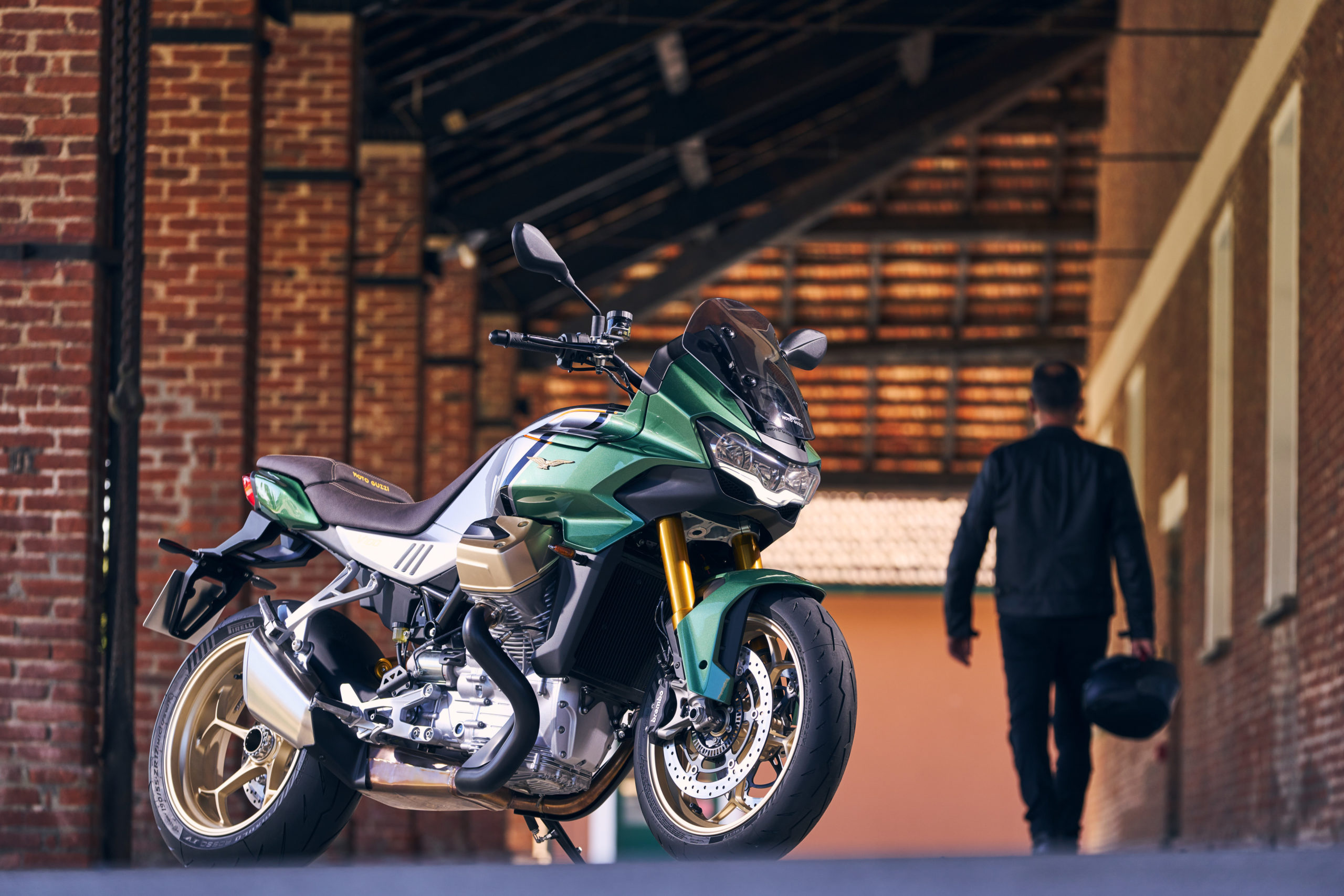 Moto Guzzi V100 Mandello, EICMA 2021 reveal, New era, Motomais, 2560x1710 HD Desktop