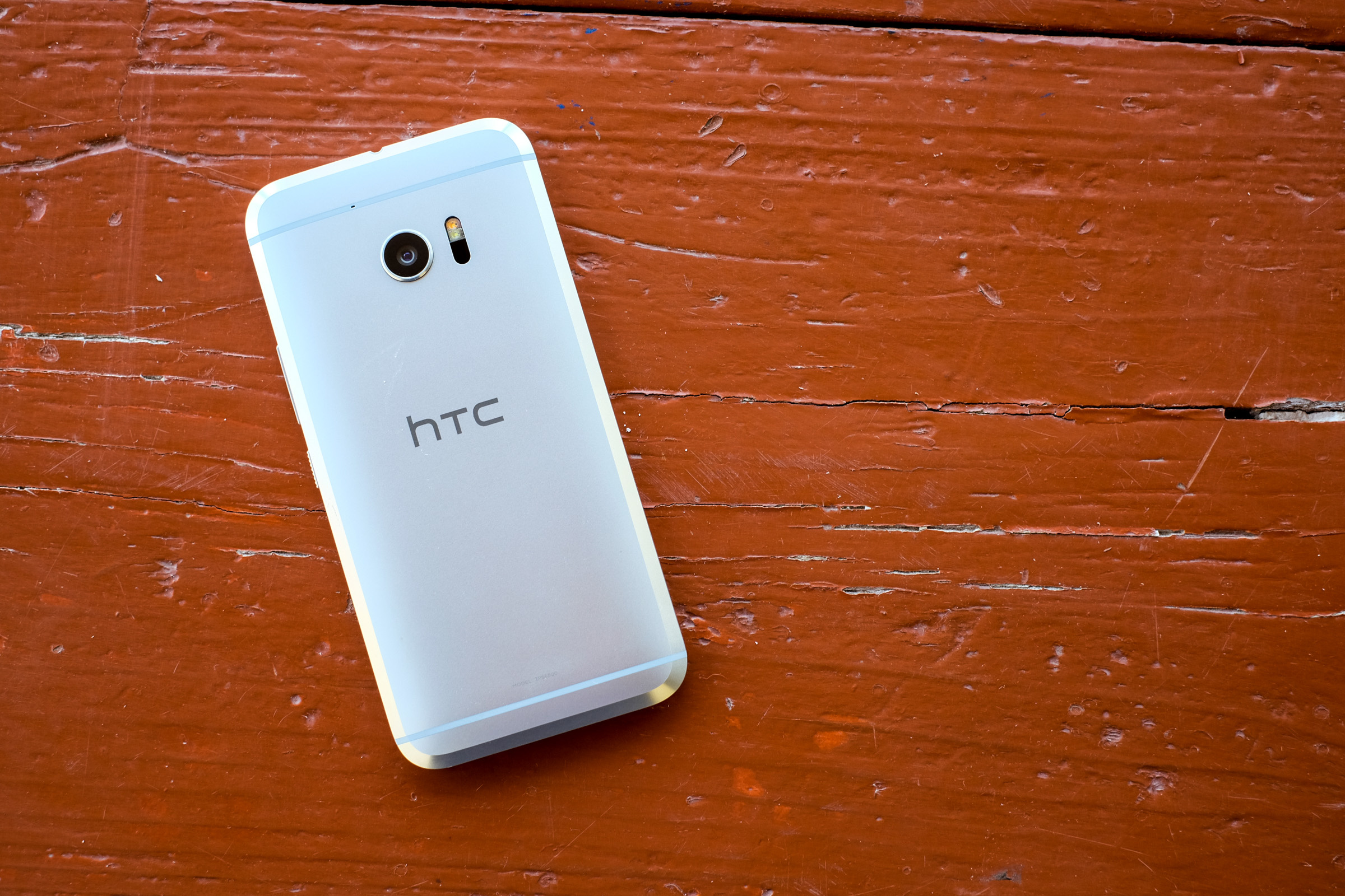 HTC Logo, HTC 10 review its newest smartphone, 2400x1600 HD Desktop