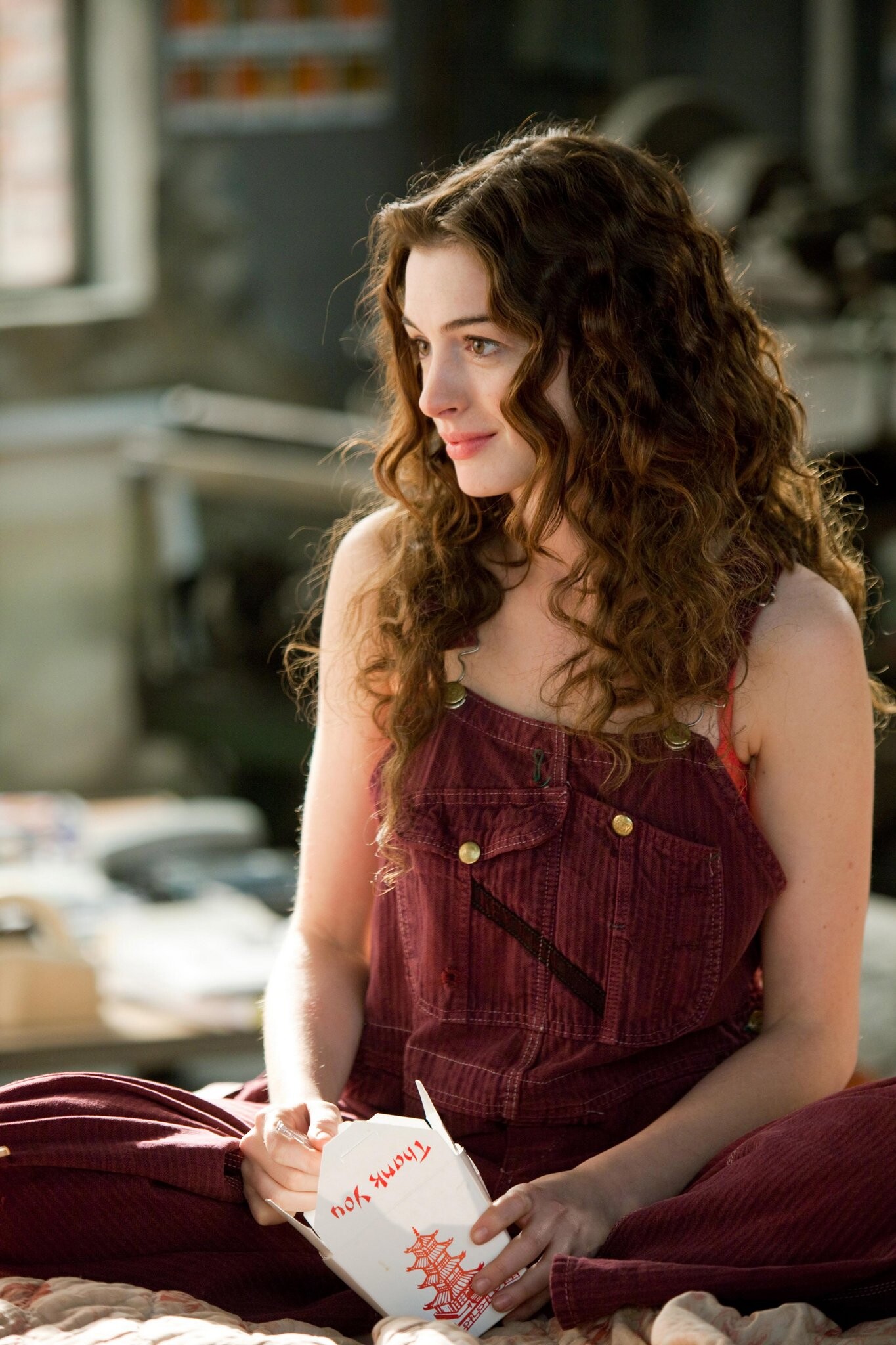 Love and Other Drugs: Maggie Murdock, A young woman suffering from an illness that leads to Parkinson's disease. 1370x2050 HD Wallpaper.