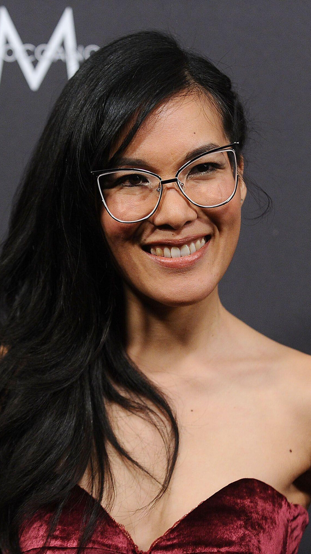 Ali Wong: Dear Girls: Intimate Tales, Untold Secrets and Advice for Living Your Best Life, The Wong's book, Award winner. 1080x1920 Full HD Background.