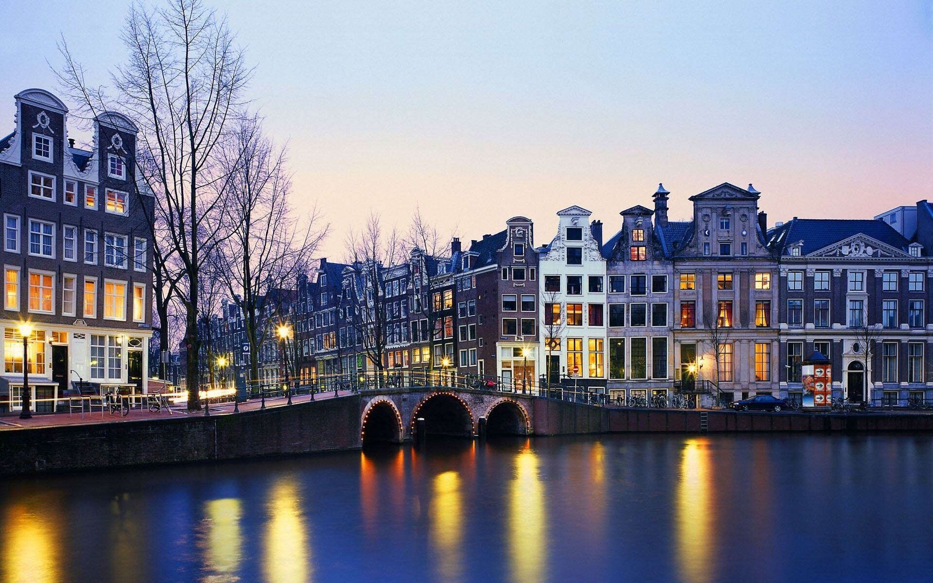 Netherlands: The 17th-century Canals of Amsterdam, Listed as UNESCO World Heritage Sites. 1920x1200 HD Background.