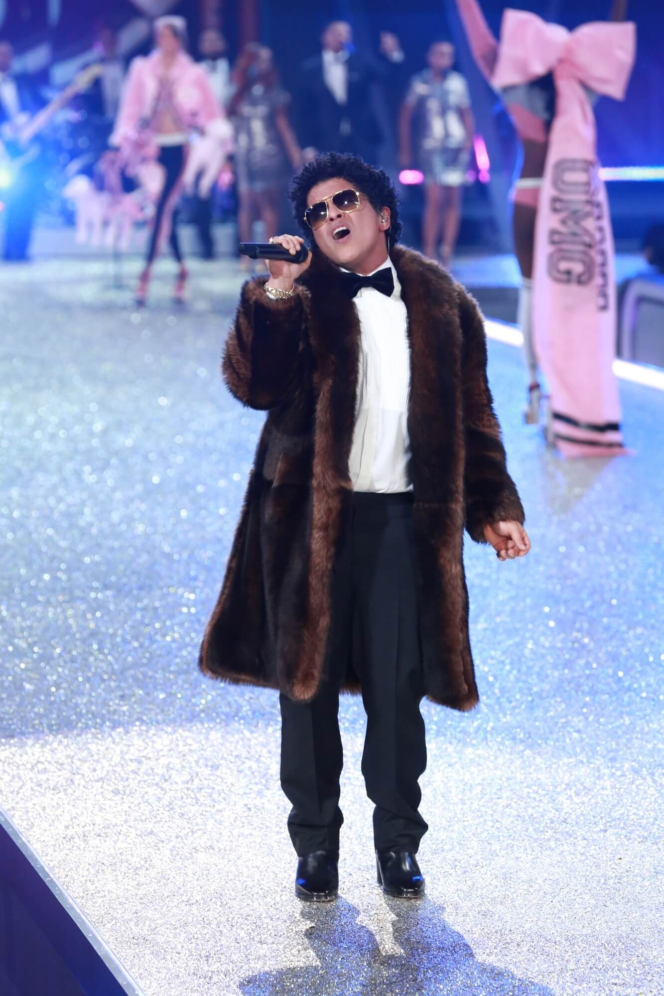 Bruno Mars' Height, Girlfriend and Personal Style 1340x2000