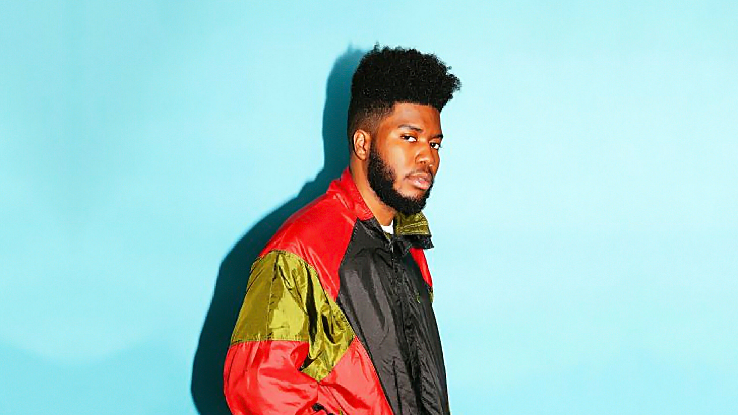 Khalid (Singer): Made his television debut performing "Location" on The Tonight Show Starring Jimmy Fallon on March 15, 2017. 2560x1440 HD Background.