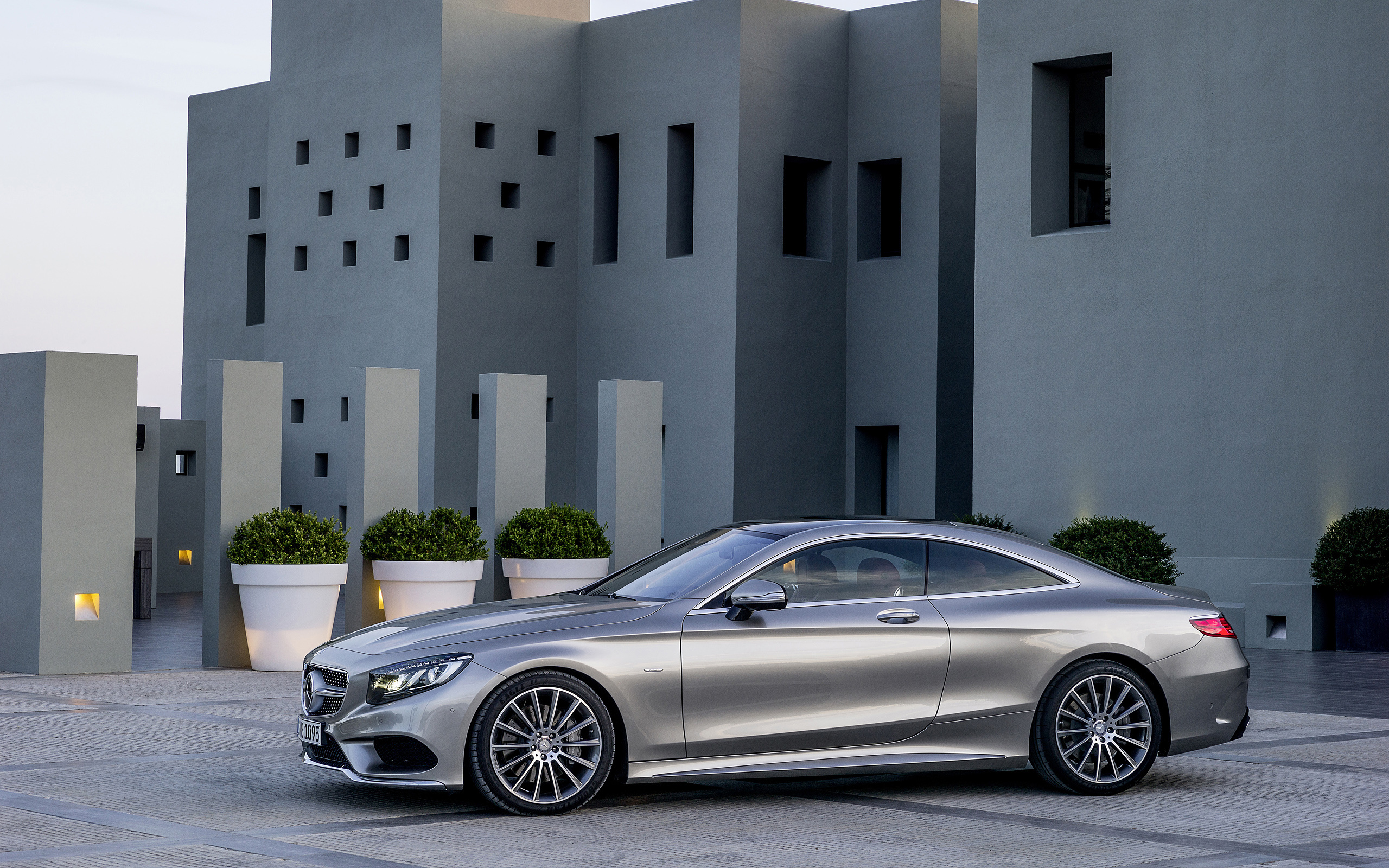 Mercedes-Benz S-Class, Icon of luxury, Unrivaled elegance, Cutting-edge technology, 2560x1600 HD Desktop