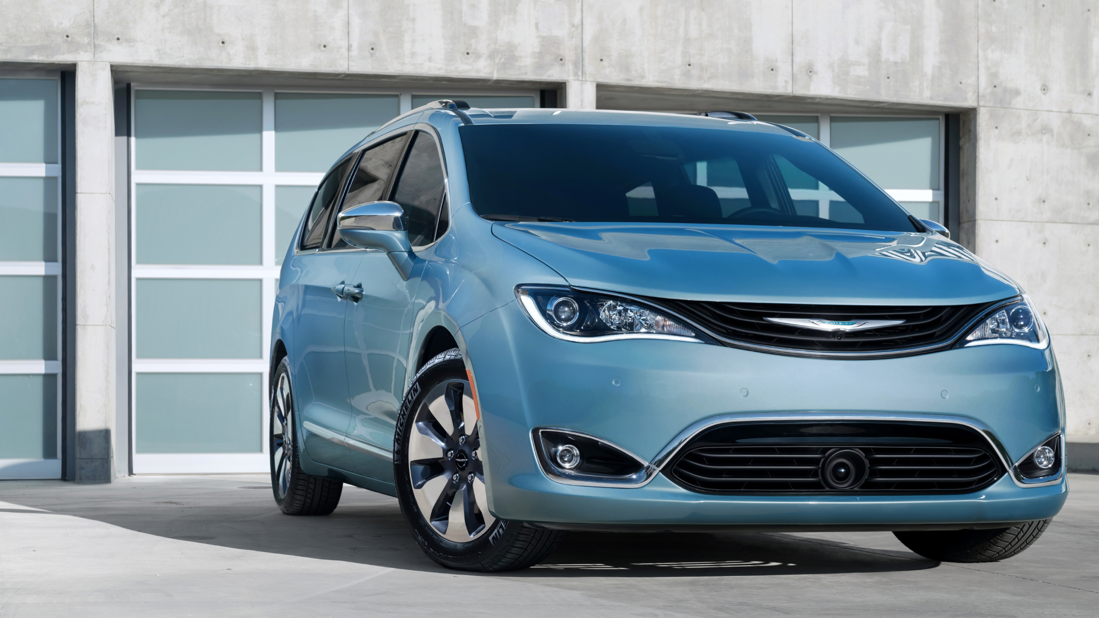 Chrysler Pacifica, Hybrid technology, Fuel efficiency, Green minivan, 3840x2160 4K Desktop