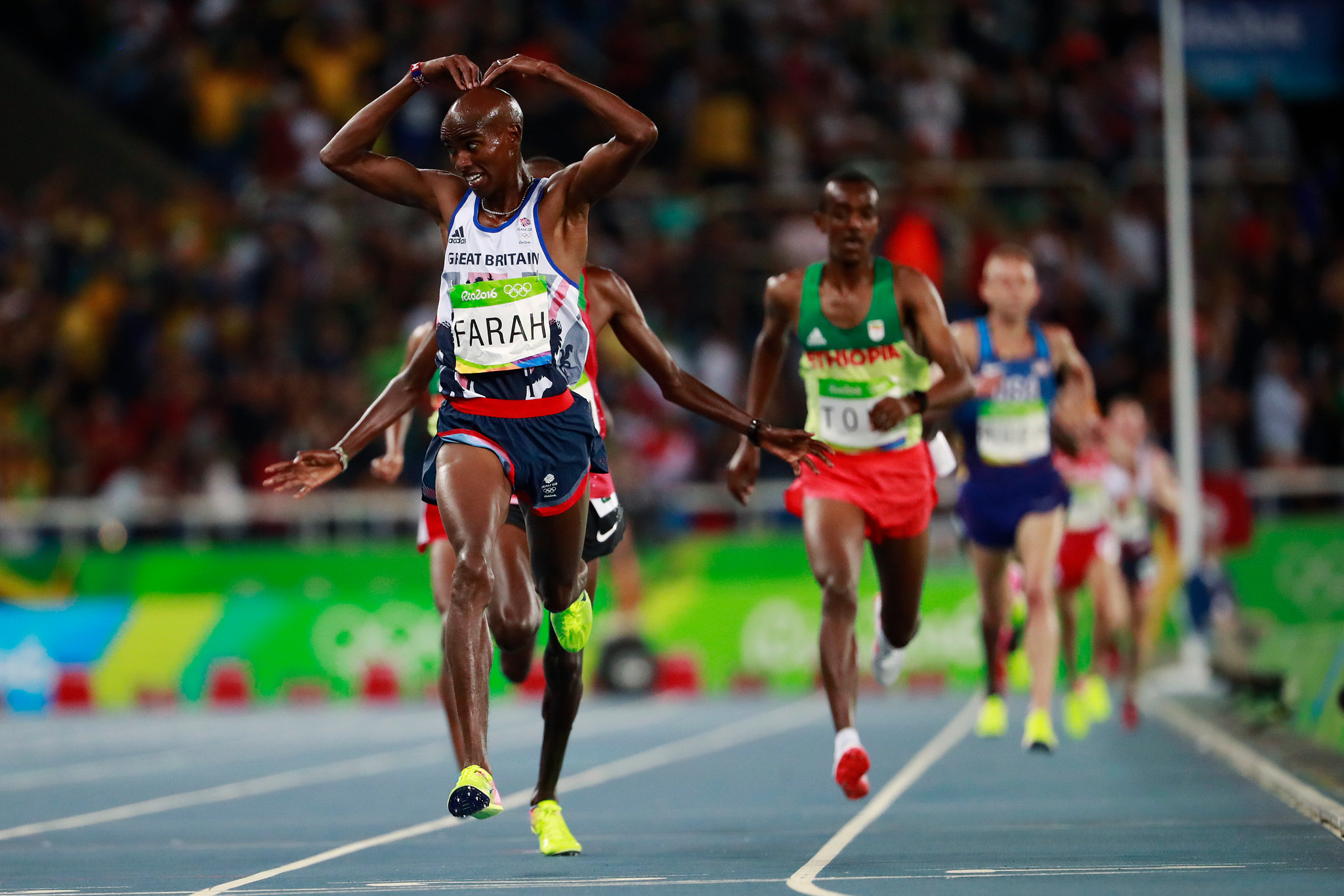 Mo Farah, Tripped but victorious, 10, 000 meter race, New York Times, 2050x1370 HD Desktop
