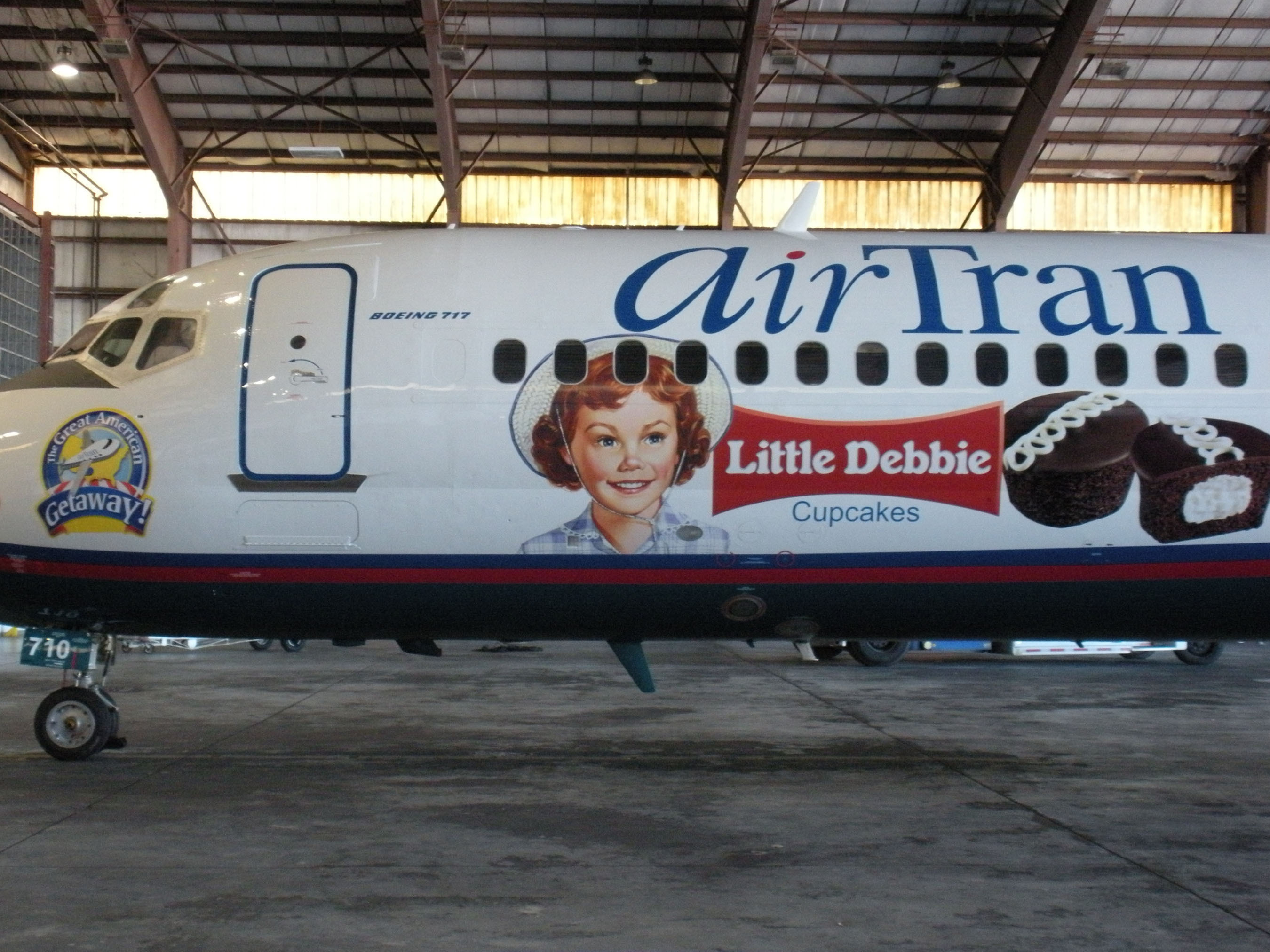 AirTran Airways, Boeing 717, Little Debbie Cupcakes, 2700x2030 HD Desktop