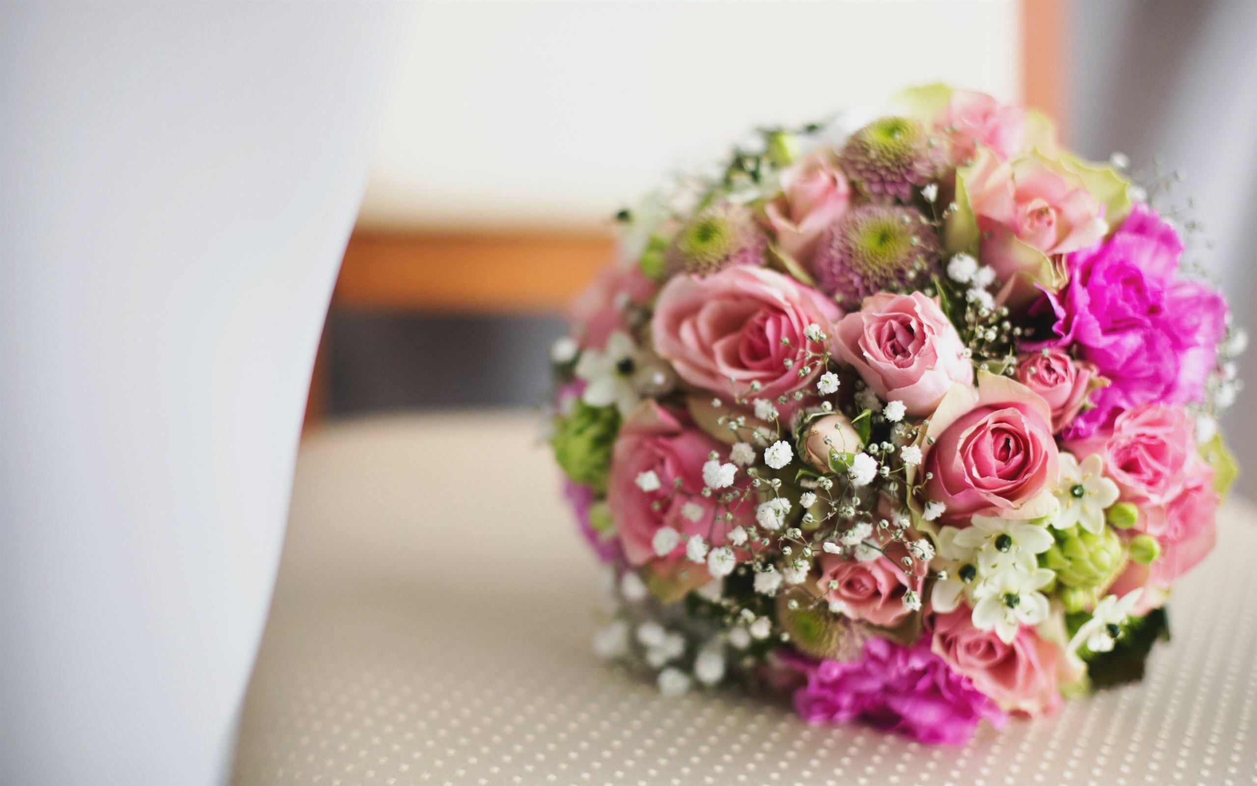 Flower Bouquet: Wedding ceremony supply, Garden roses. 2560x1600 HD Wallpaper.