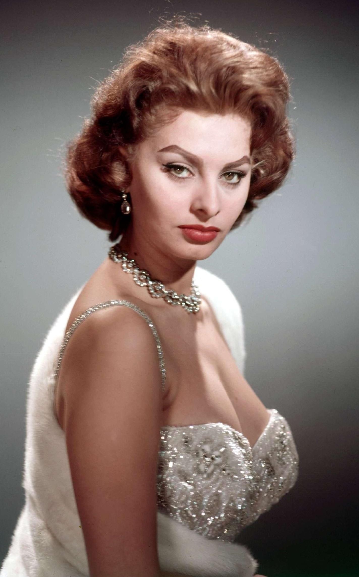 Sophia Loren, Stunning photo gallery, Classic beauty, Sofia Loren, 1430x2290 HD Phone