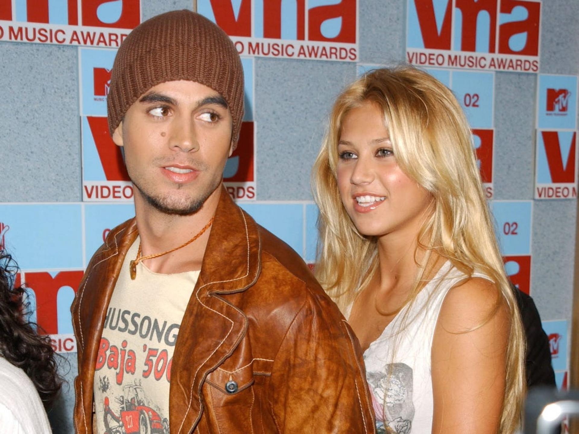 Enrique Iglesias and Anna Kournikova: Former tennis player, ranked no. 8 in the world in 2000, according to the Women's Tennis Association, Singer. 1920x1440 HD Wallpaper.