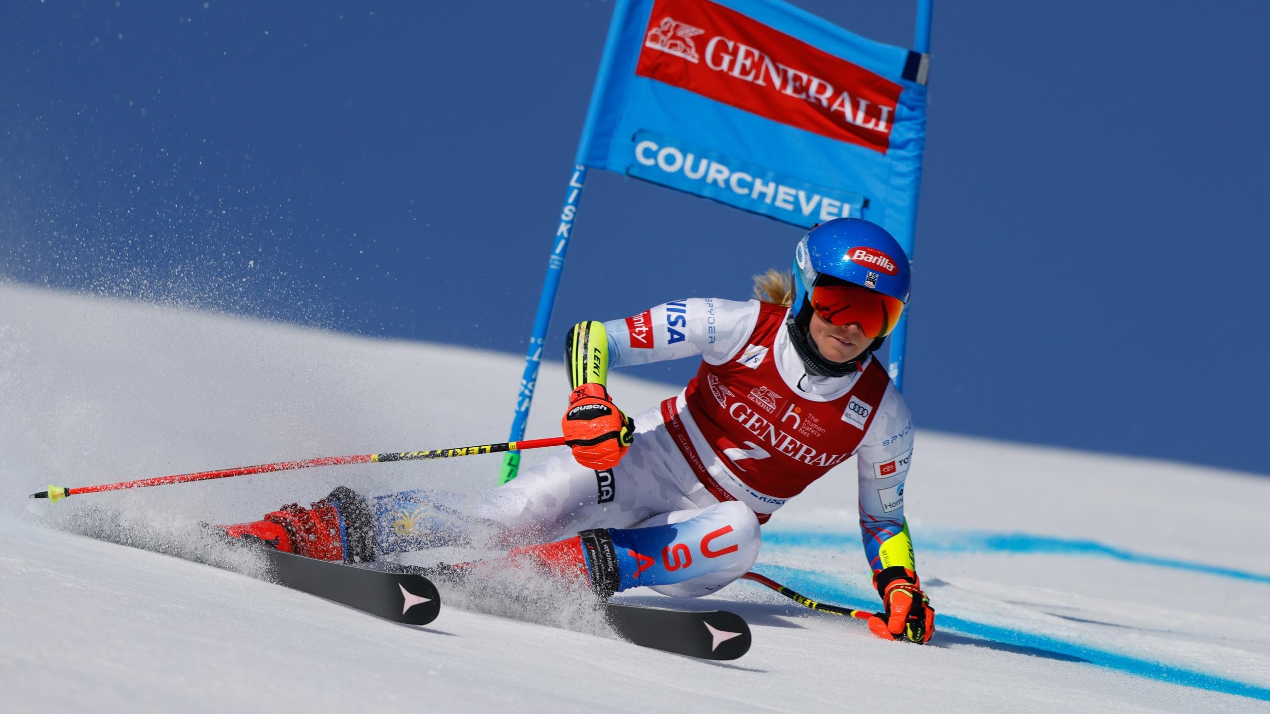 Slalom: Mikaela Shiffrin, Durchgang, Skiing between poles and gates, Gliding on a snow, USA. 2560x1440 HD Wallpaper.
