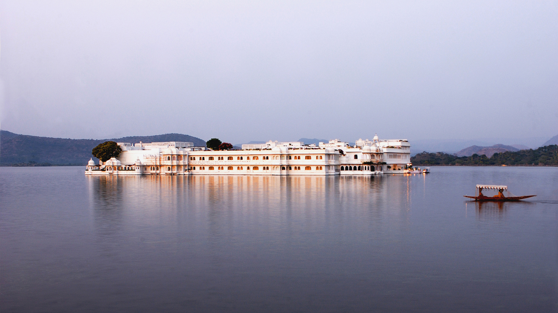 Lake Pichola, Taj Lake Palace, Luxury hotel in Udaipur, 1920x1080 Full HD Desktop