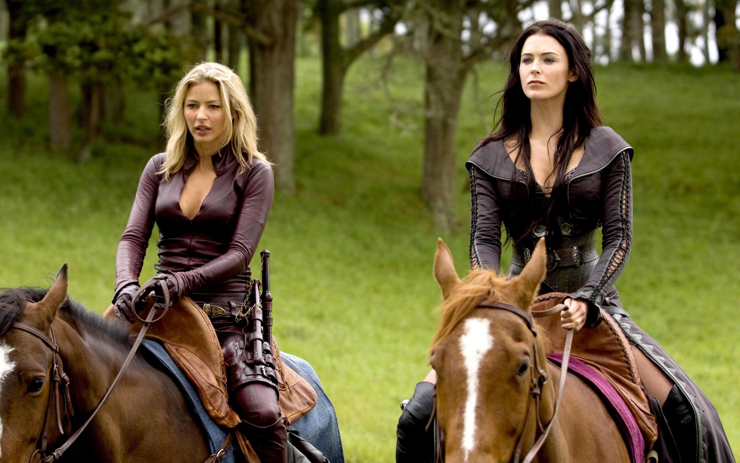 Legend of the Seeker (TV Series): Strong female characters, Kahlan Amnell and Cara Mason. 2560x1610 HD Wallpaper.