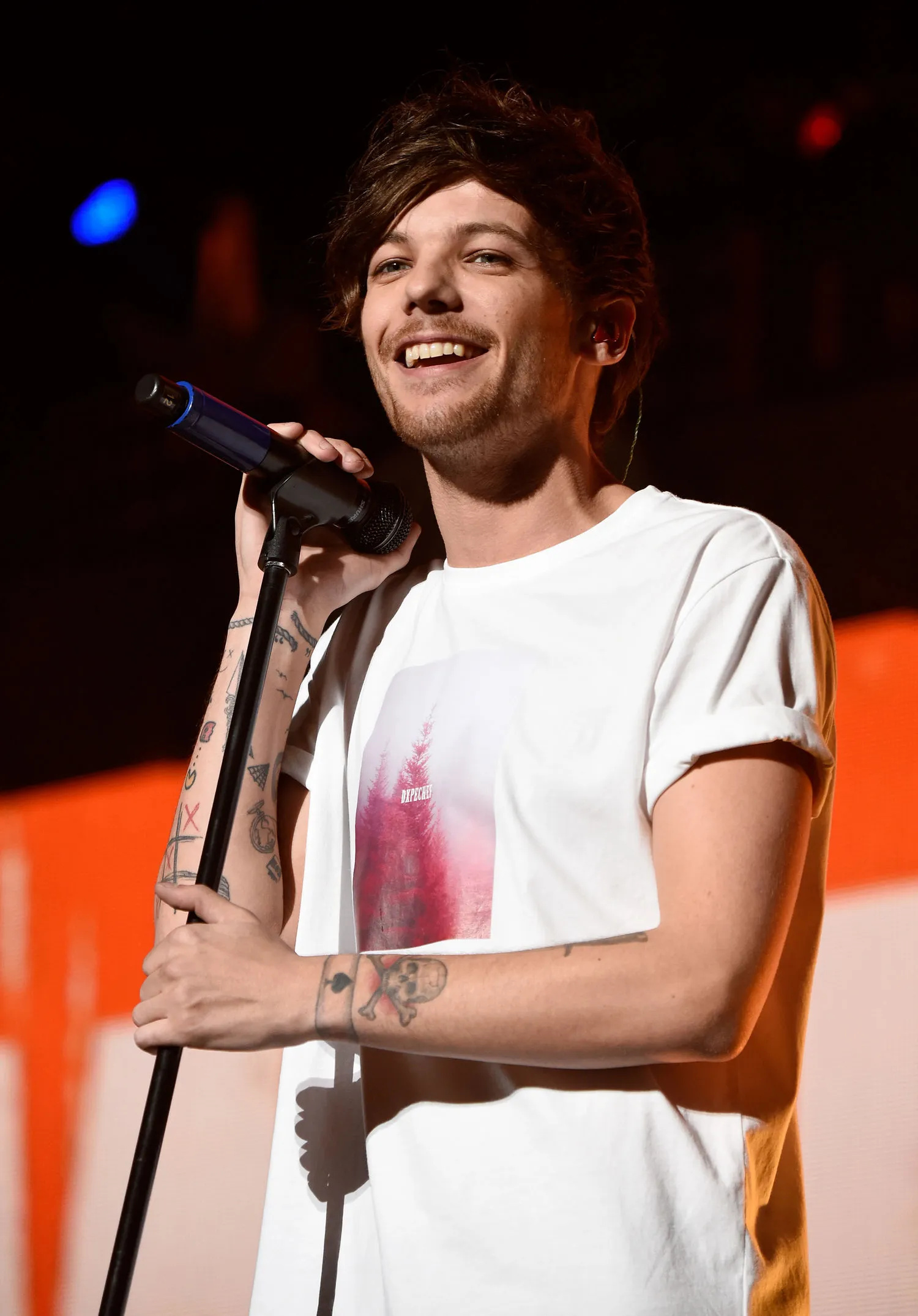 First photo of new baby, Louis Tomlinson, 1500x2150 HD Phone