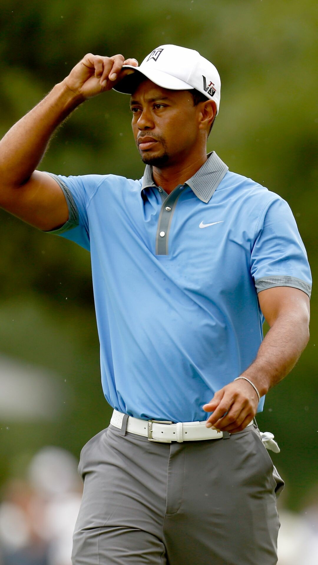 Tiger Woods: The fourth golfer to receive the Presidential Medal of Freedom. 1080x1920 Full HD Wallpaper.