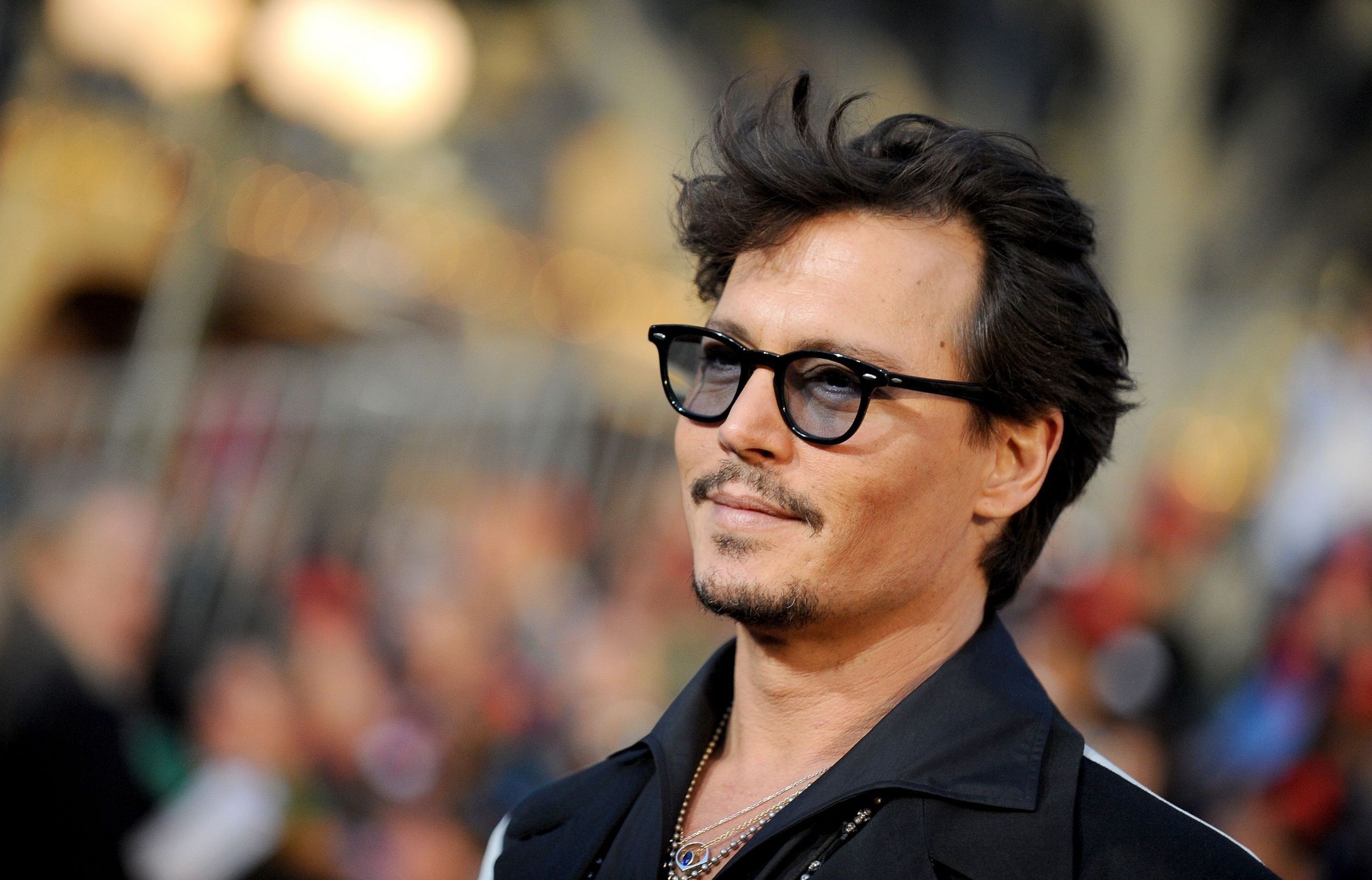 Johnny Depp: Formed the rock supergroup Hollywood Vampires with Alice Cooper and Joe Perry. 2550x1640 HD Background.