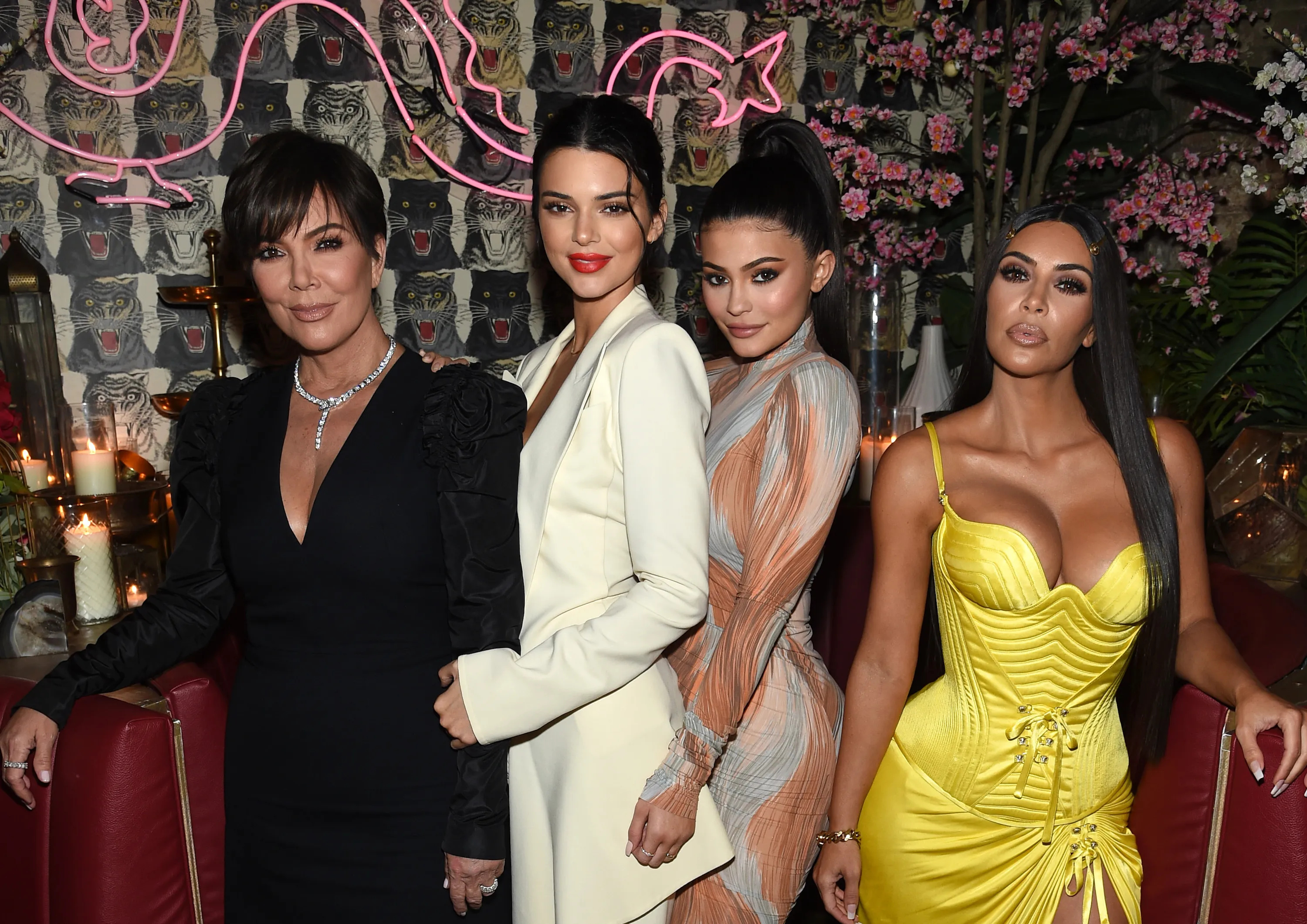 Kardashian Family, Hairstyle swap, Khloe Kardashian and Kris Jenner, 3000x2130 HD Desktop