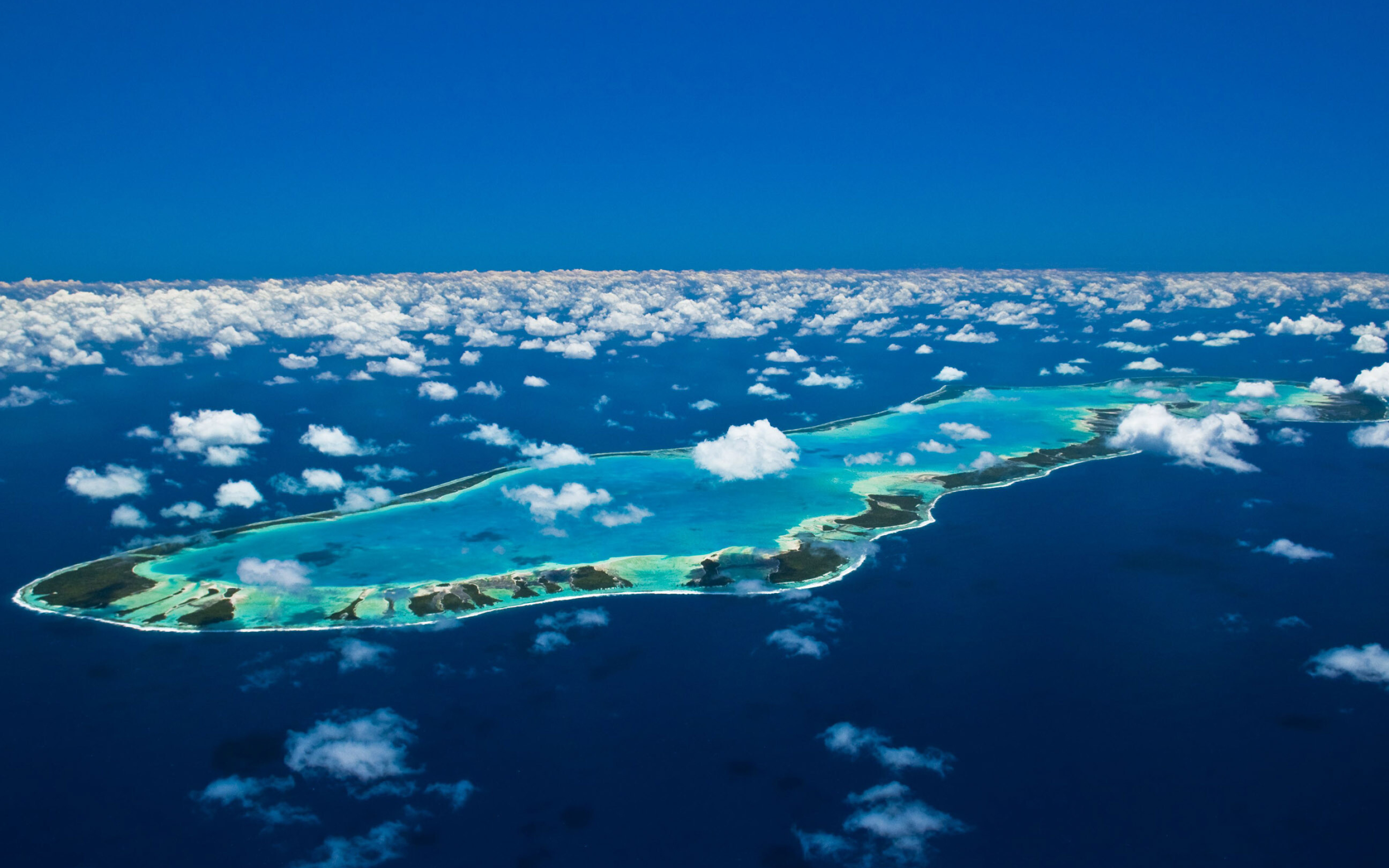 Tahiti: French Overseas Territory, Society Islands, Warm sunny climate. 2880x1800 HD Background.