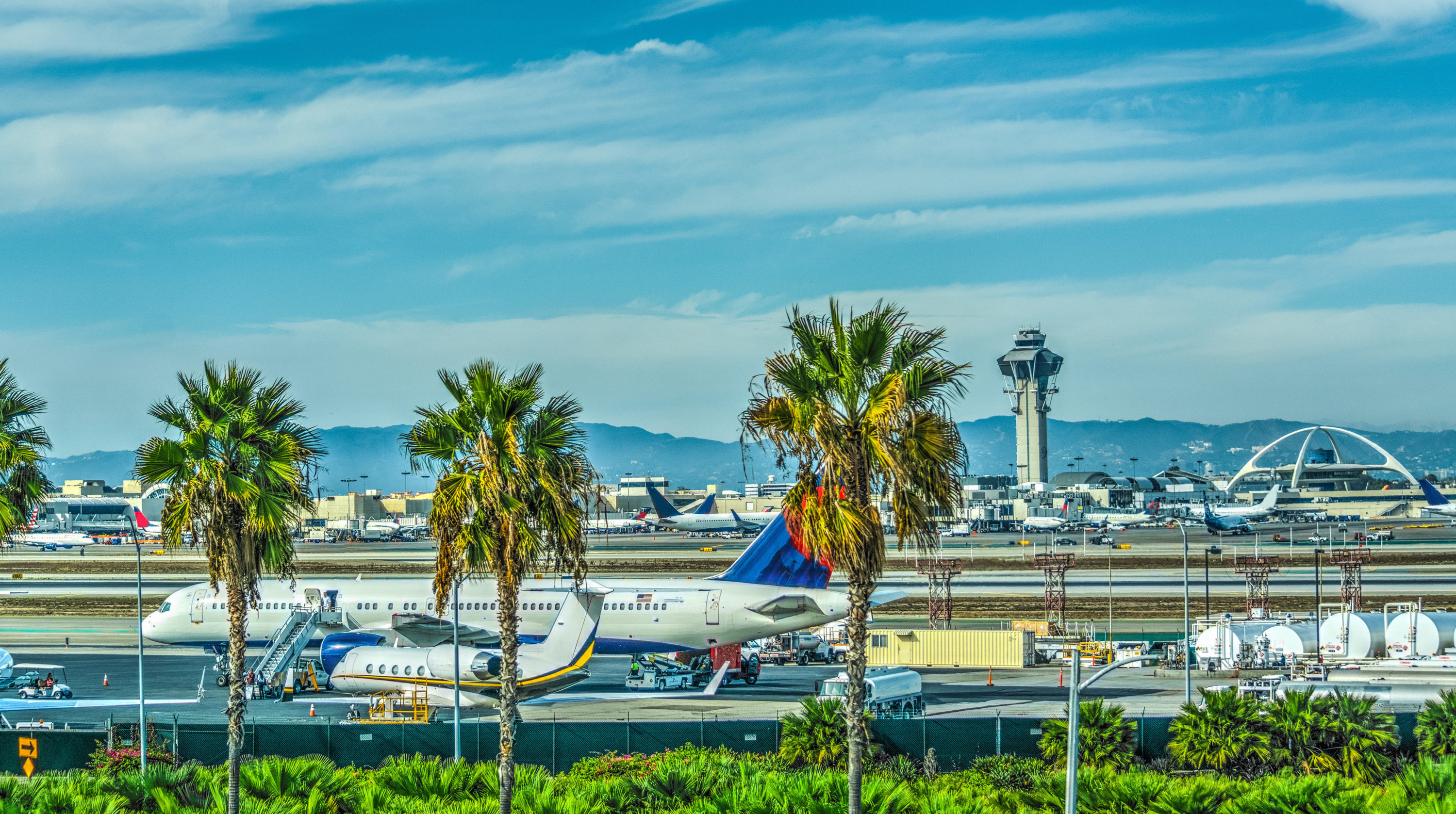 Los Angeles International Airport, Travel experience, Veneno larva, Travel news, 3000x1680 HD Desktop