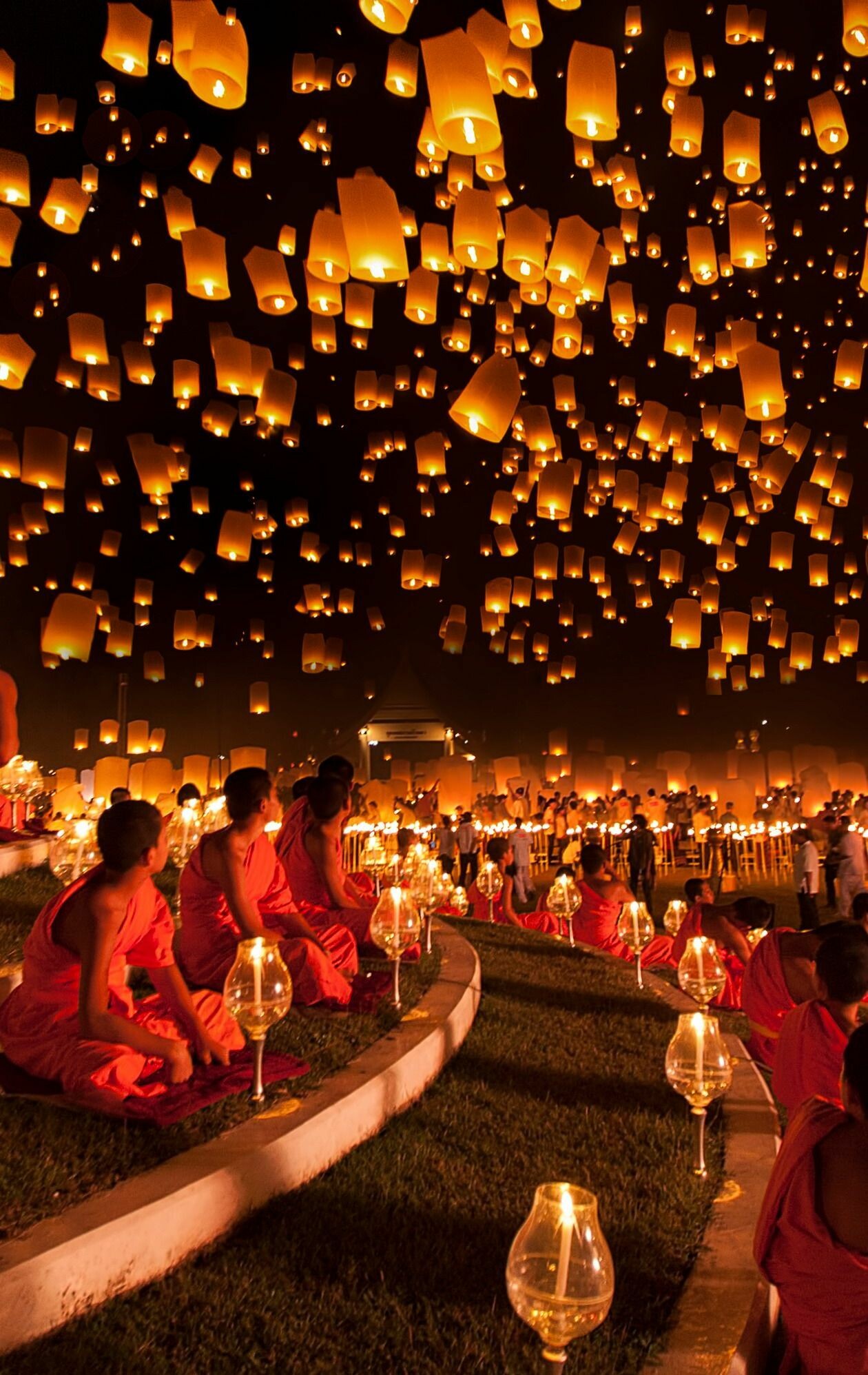 Lantern Festival: Phenomenal paper balloon release in Yi Peng, Chiang Mai, Thailand. 1260x2000 HD Background.
