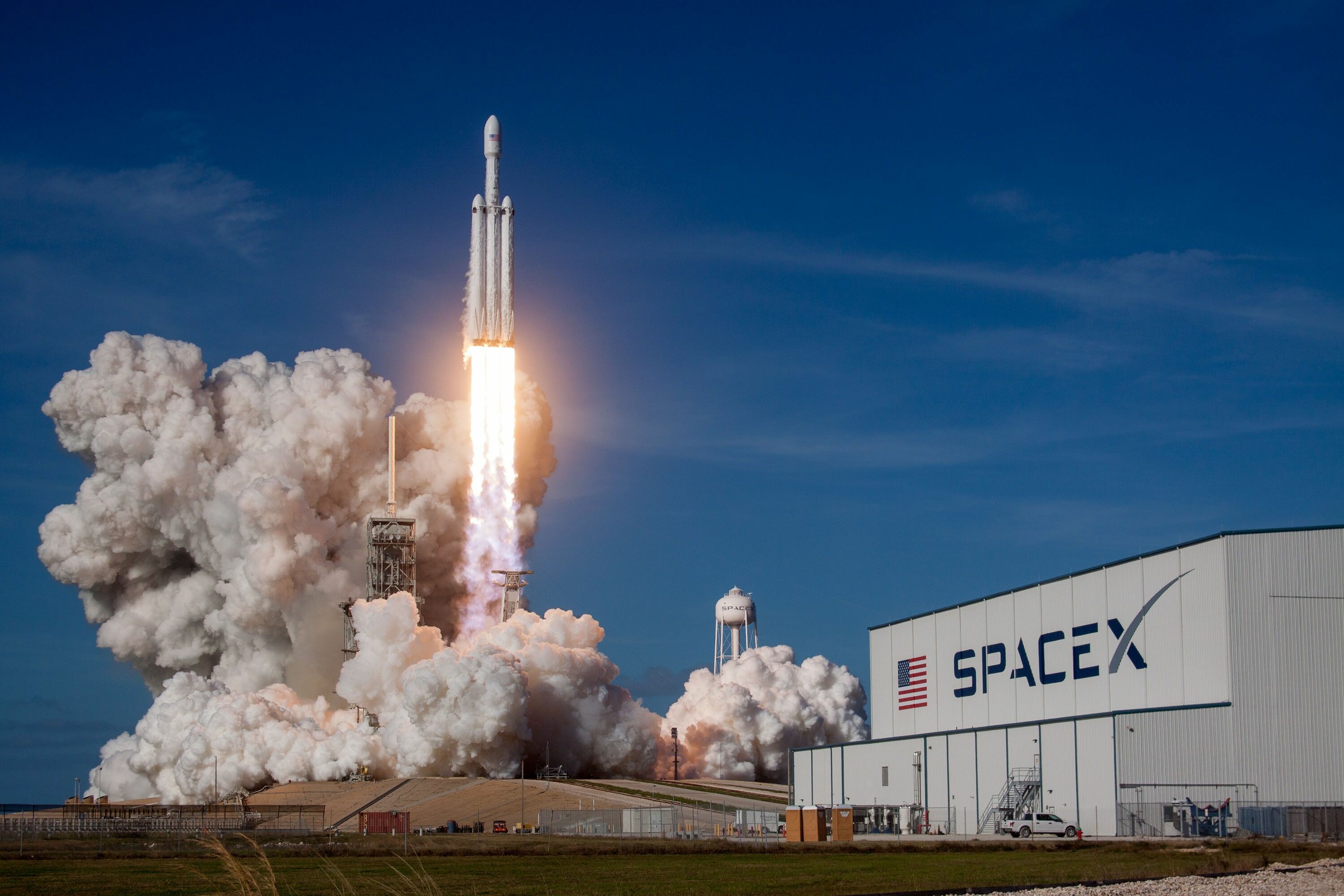 SpaceX: Falcon 9, A partially reusable medium lift launch vehicle. 3000x2000 HD Wallpaper.